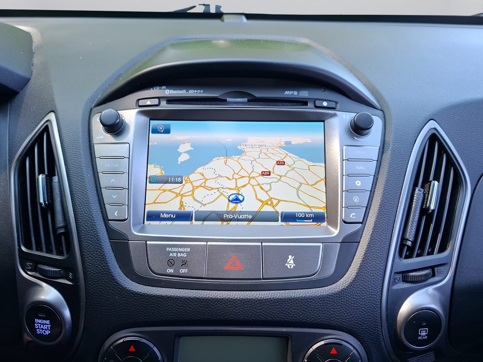 HYUNDAI iX 35 2.0 CRDi Premium 4WD Automatic-image-14