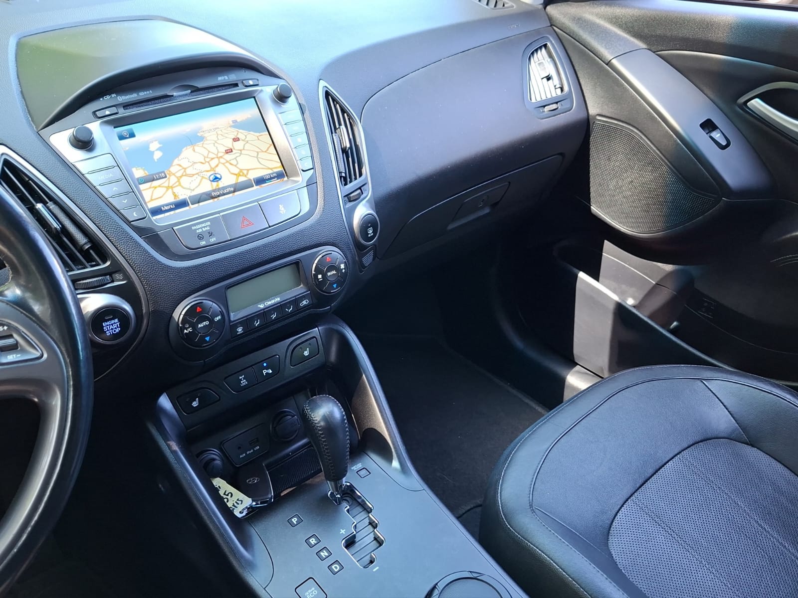 HYUNDAI iX 35 2.0 CRDi Premium 4WD Automatic-image-13