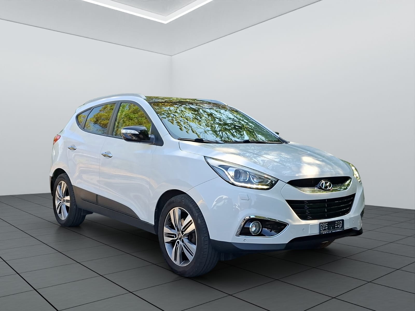 HYUNDAI iX 35 2.0 CRDi Premium 4WD Automatic-image-2