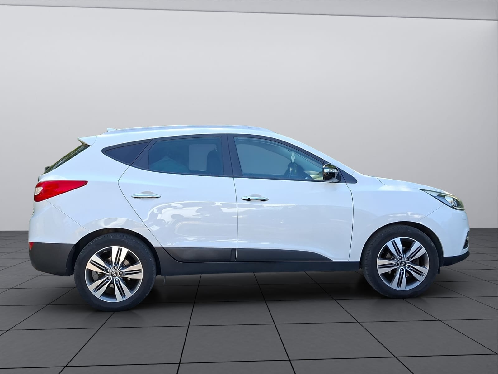 HYUNDAI iX 35 2.0 CRDi Premium 4WD Automatic-image-7