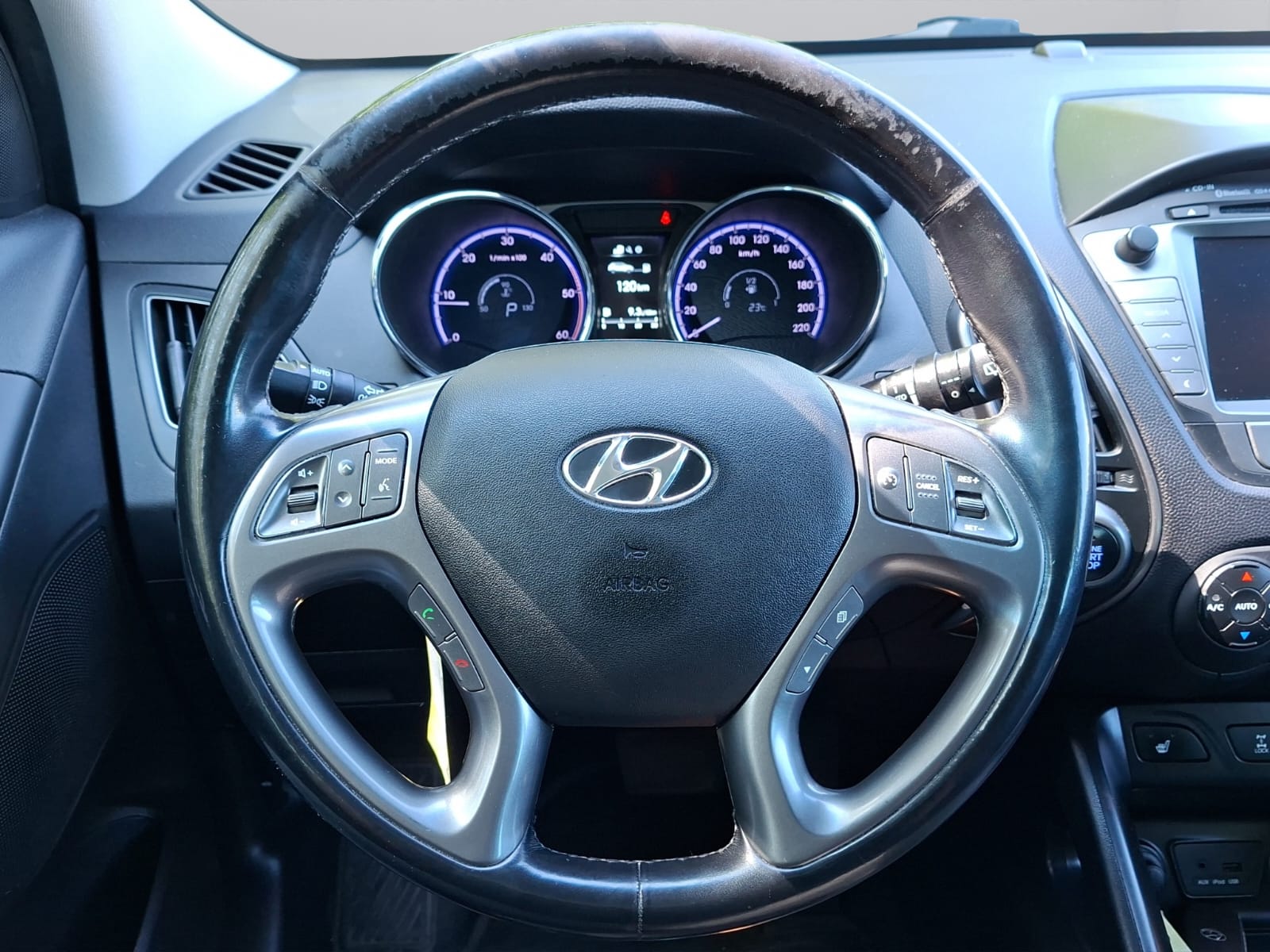 HYUNDAI iX 35 2.0 CRDi Premium 4WD Automatic-image-12