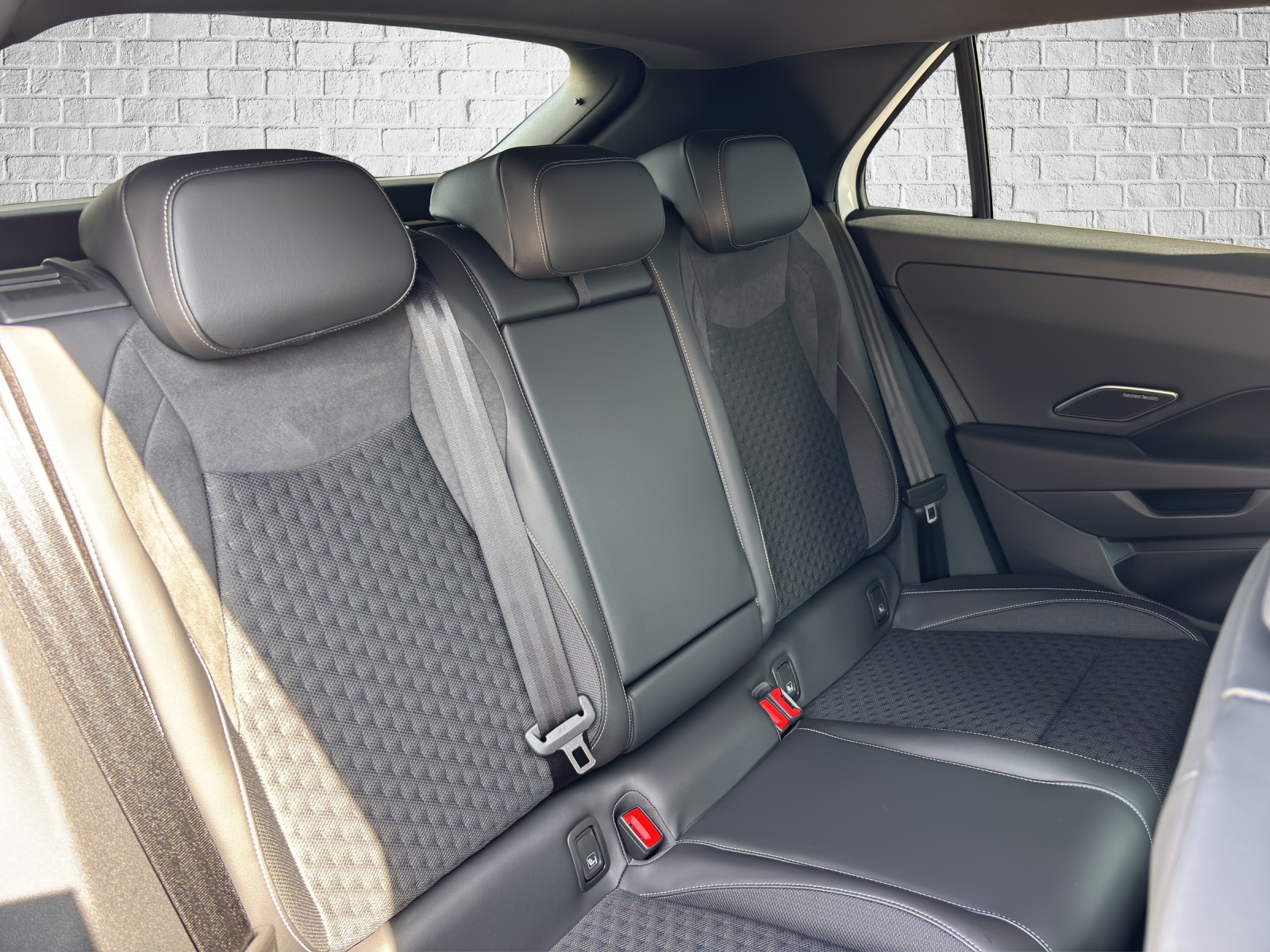 VW T-Roc 1.5 eTSI mHEV R-Line DSG-image-15