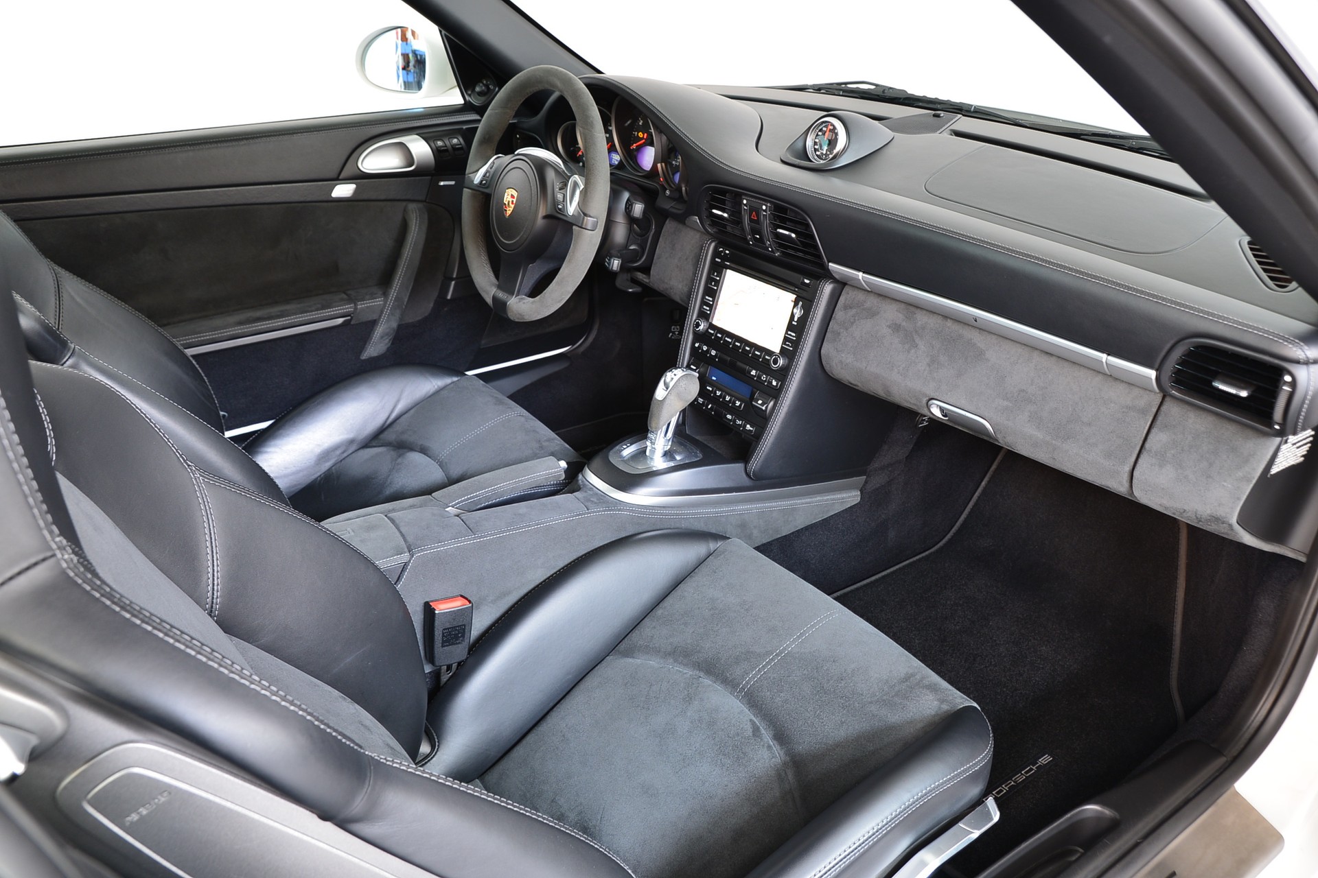 PORSCHE 911 Carrera 4 GTS PDK-image-9