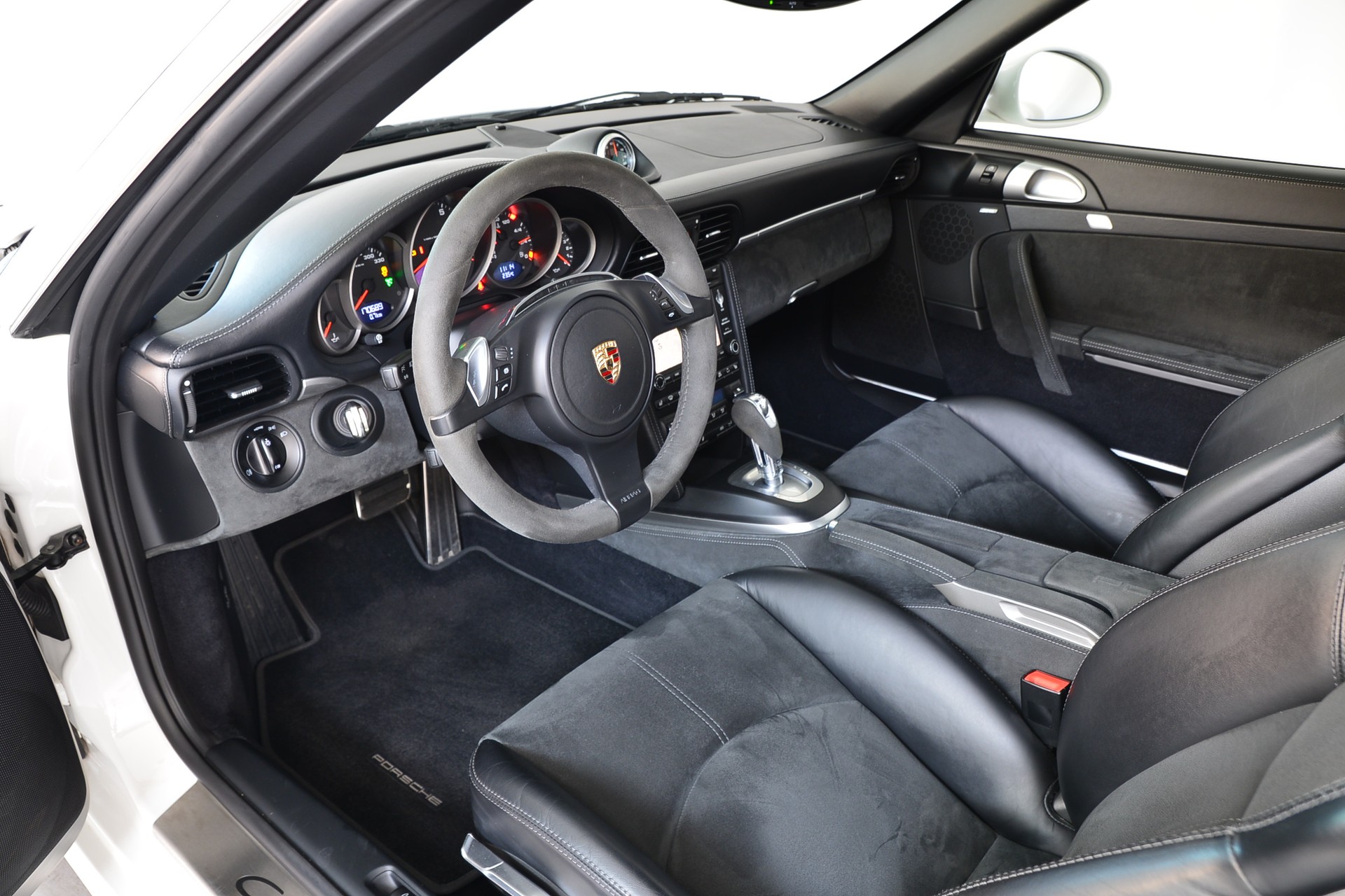 PORSCHE 911 Carrera 4 GTS PDK-image-10