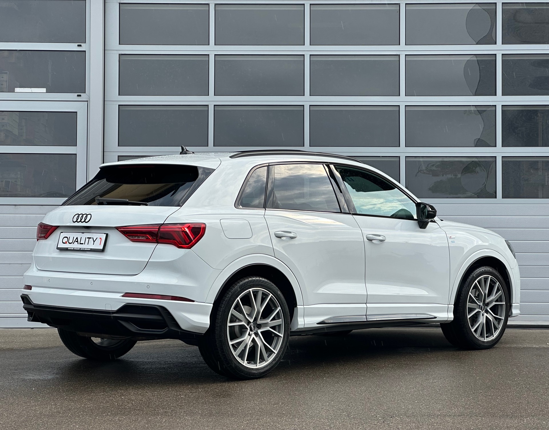 AUDI Q3 35 TDI S line S-tronic-image-2