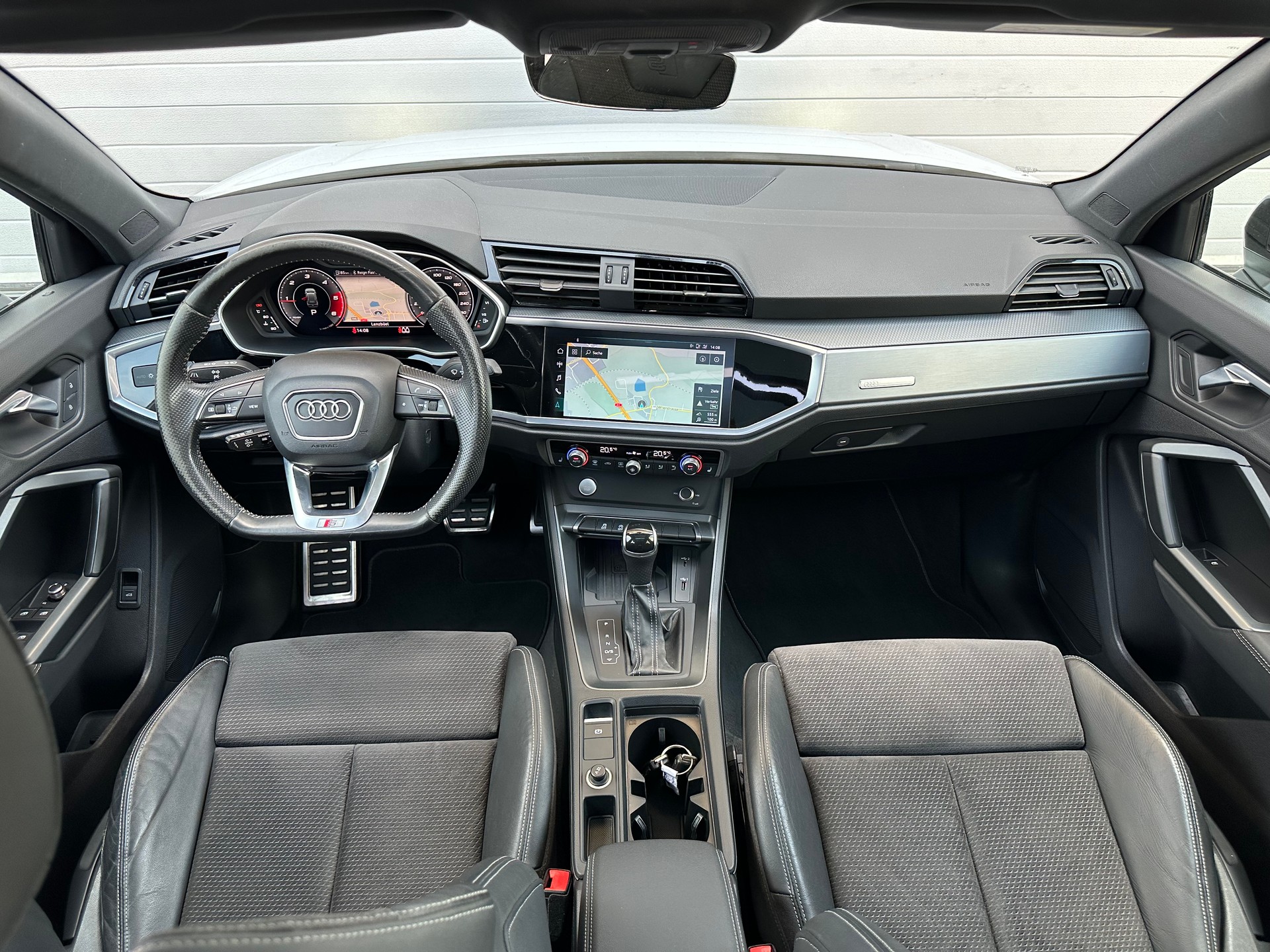AUDI Q3 35 TDI S line S-tronic-image-5