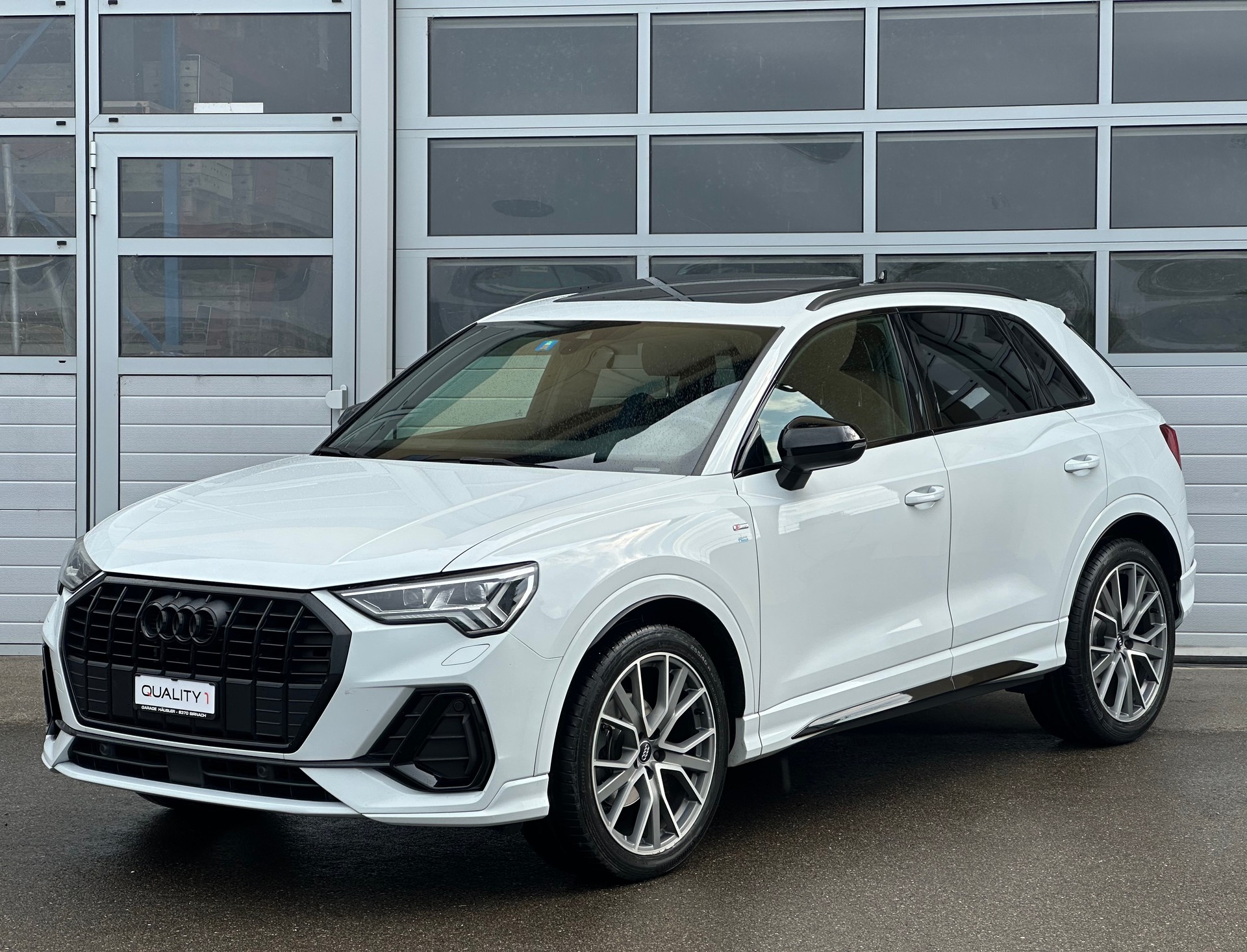 AUDI Q3 35 TDI S line S-tronic-image-0