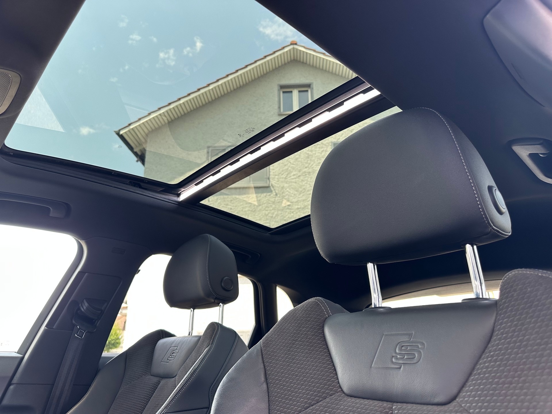 AUDI Q3 35 TDI S line S-tronic-image-9
