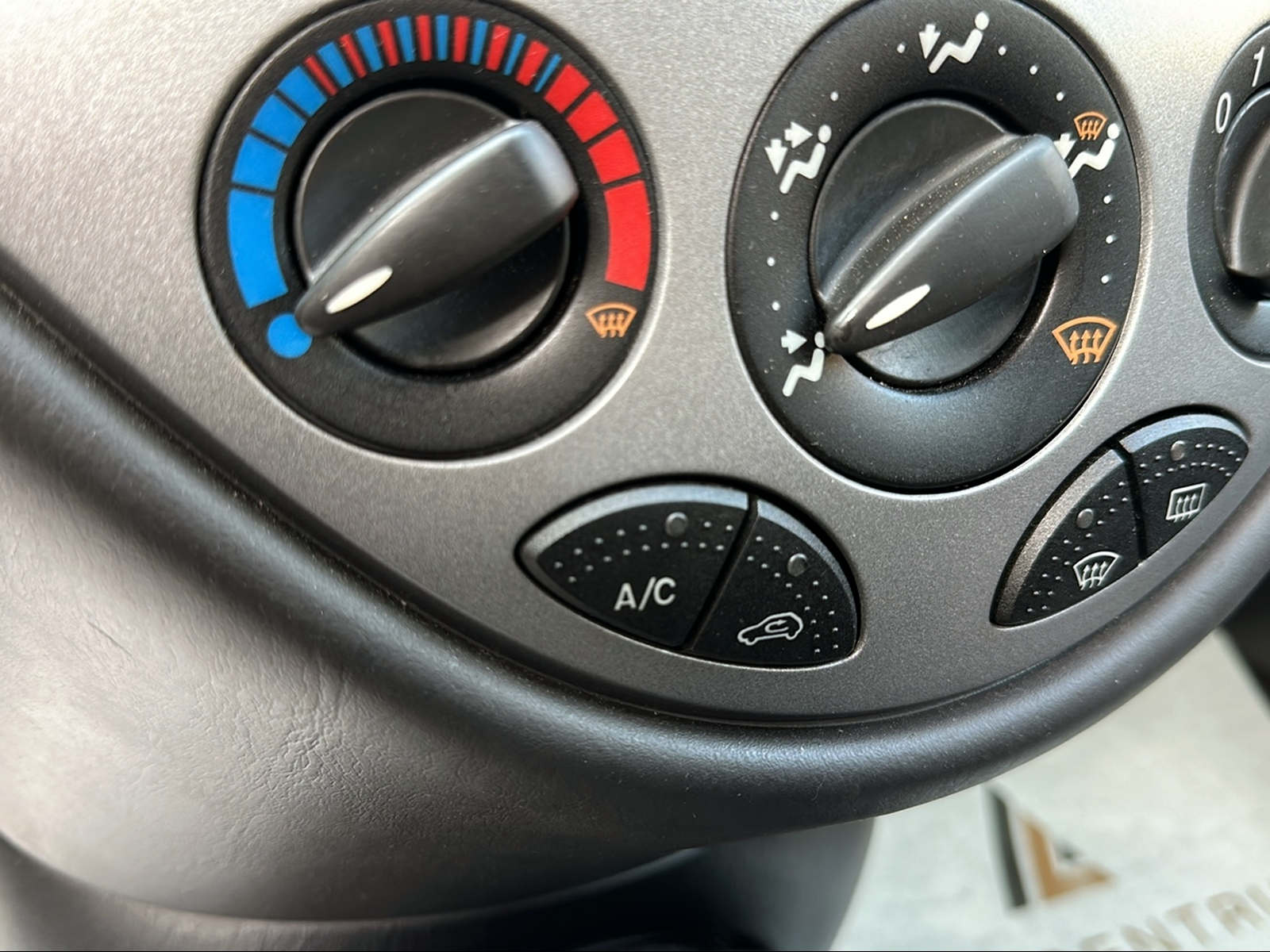 FORD Focus 1.8i 16V Carving-image-13