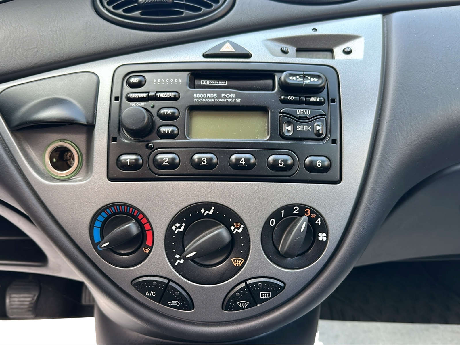 FORD Focus 1.8i 16V Carving-image-11
