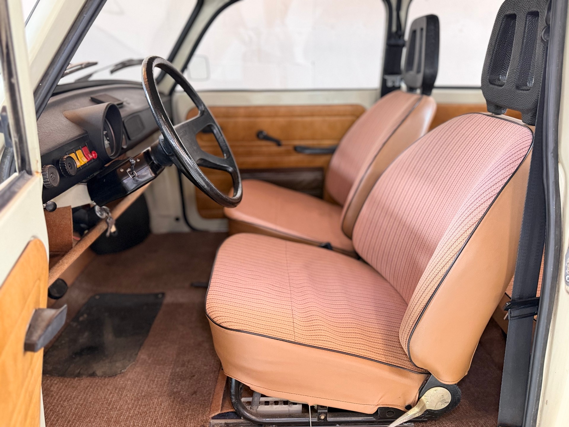 TRABANT 601 S-image-8
