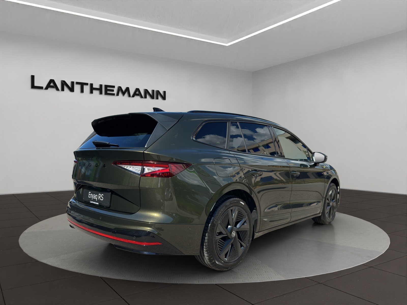 SKODA Enyaq 4x4 RS-image-4