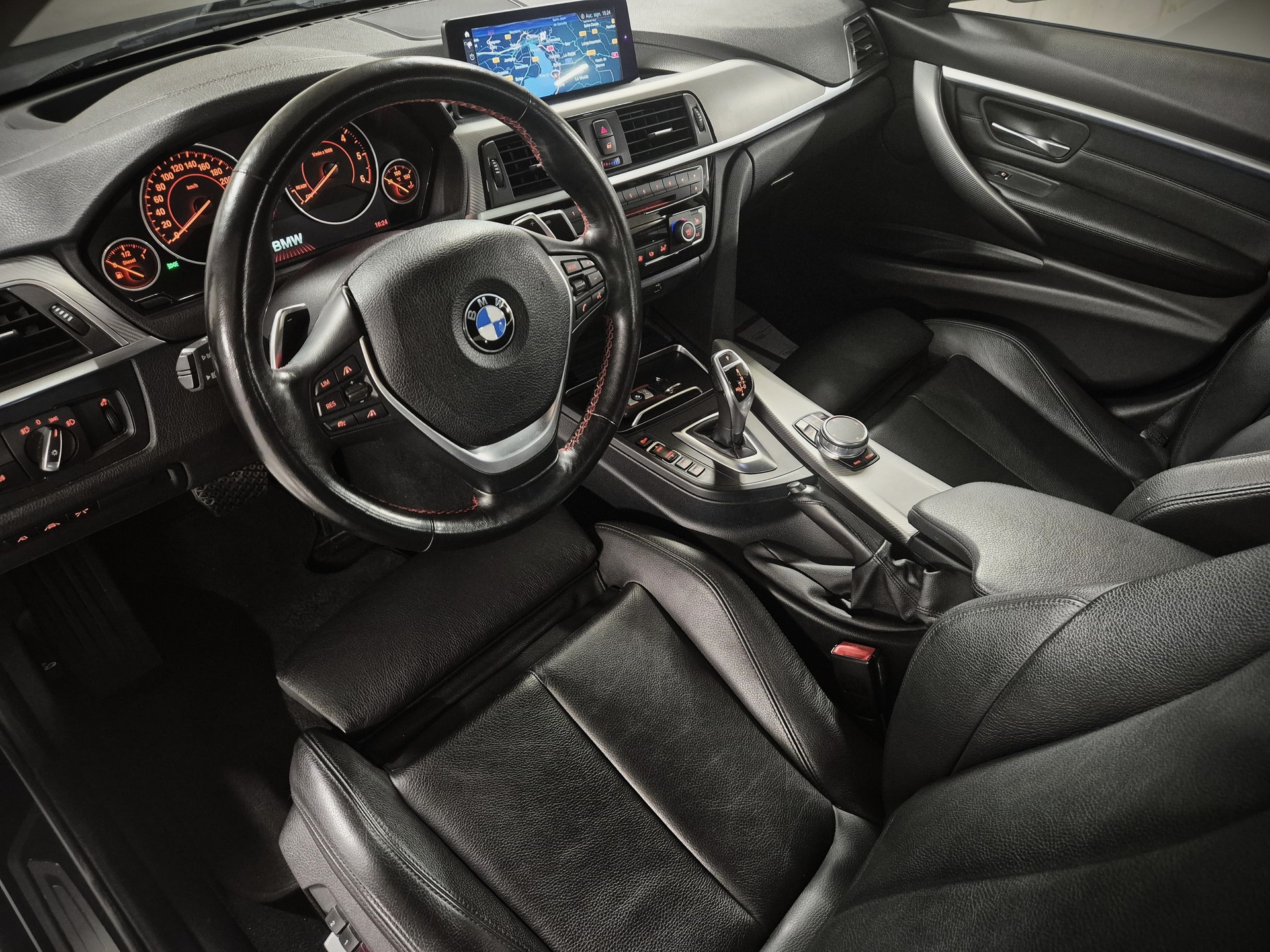 BMW 320d xDrive Edition Sport Line Steptronic-image-11
