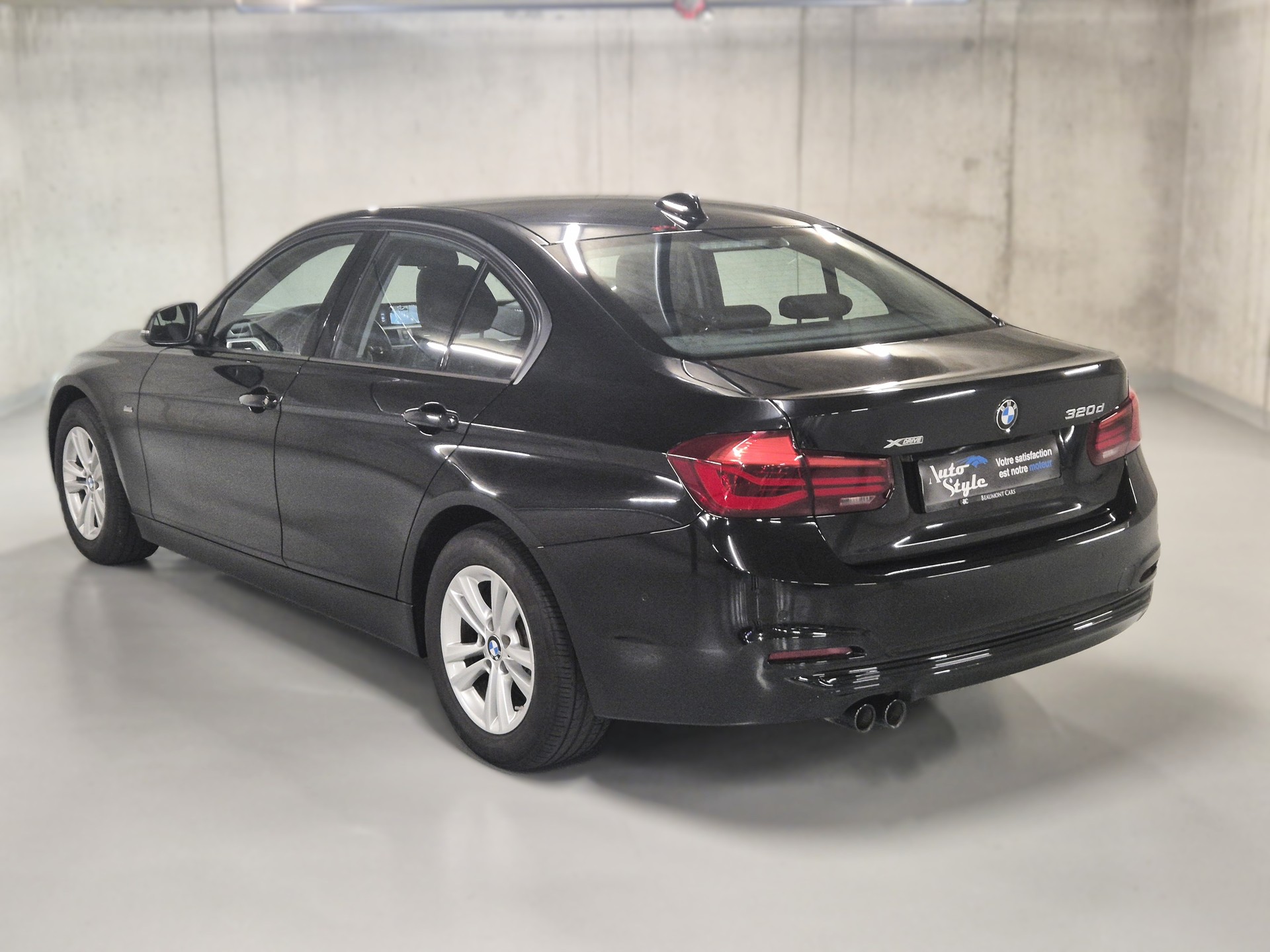 BMW 320d xDrive Edition Sport Line Steptronic-image-5