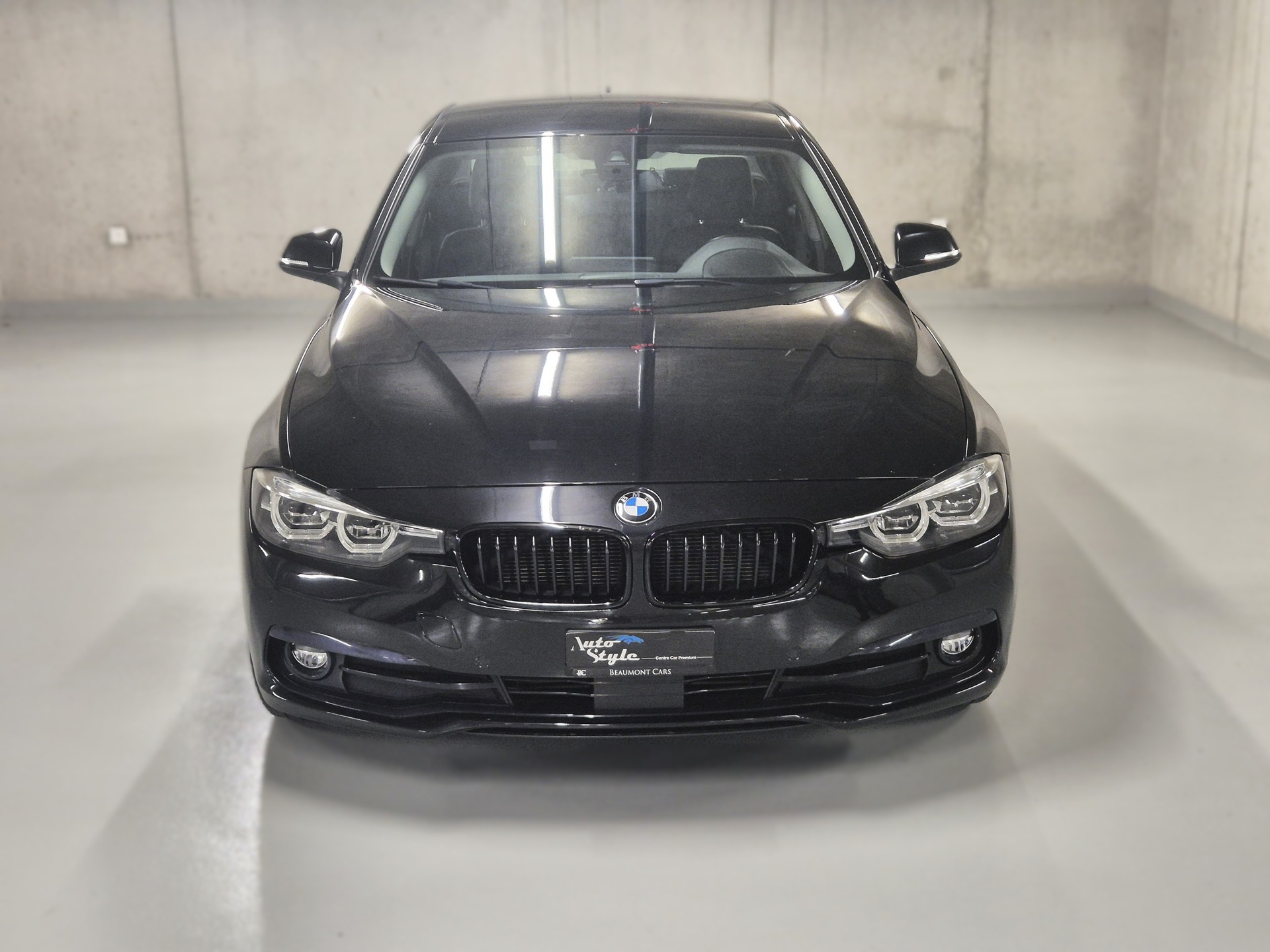 BMW 320d xDrive Edition Sport Line Steptronic-image-2