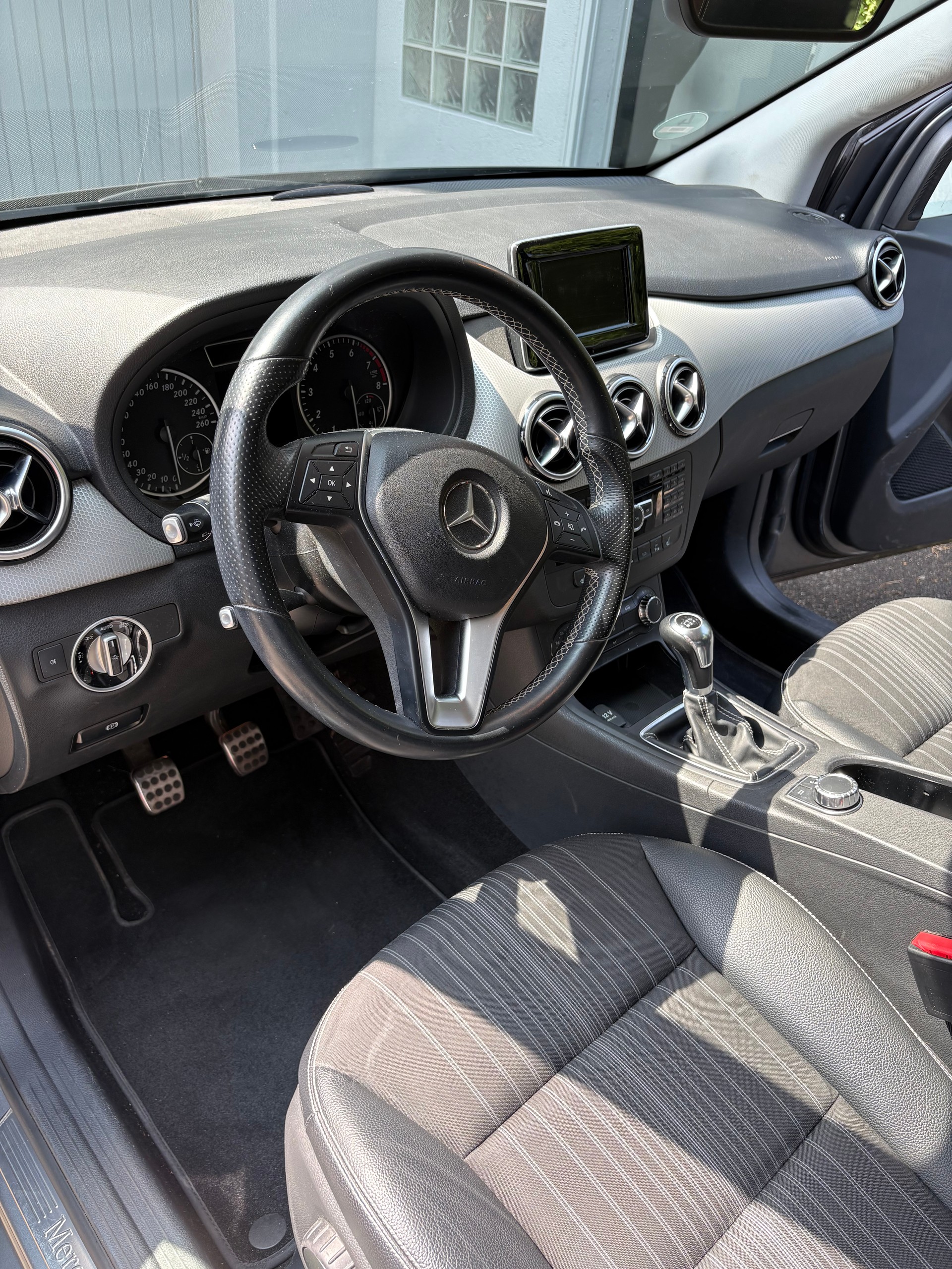 MERCEDES-BENZ B 180-image-5