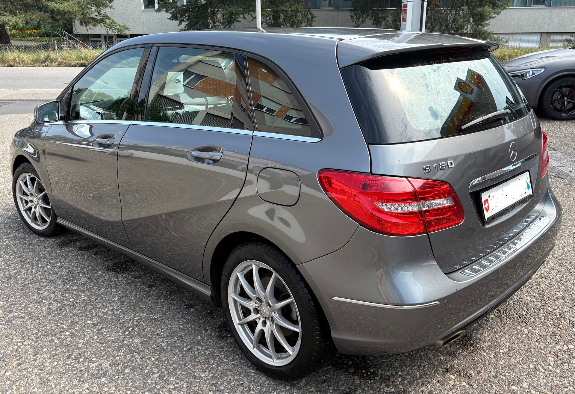 MERCEDES-BENZ B 180-image-3