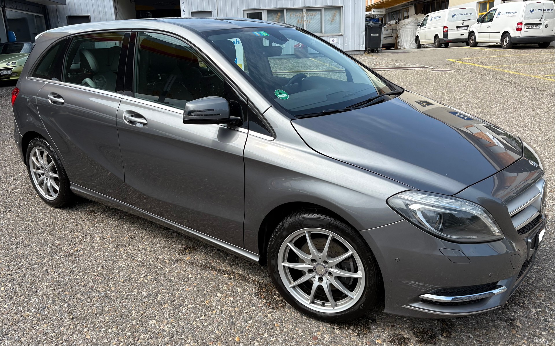 MERCEDES-BENZ B 180-image-2