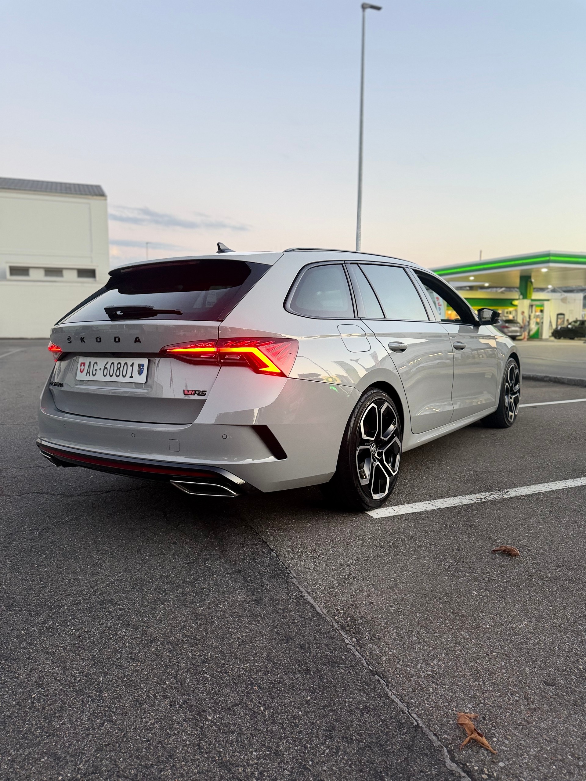 SKODA 2.0 TDI RS 4x4 DSG-image-2