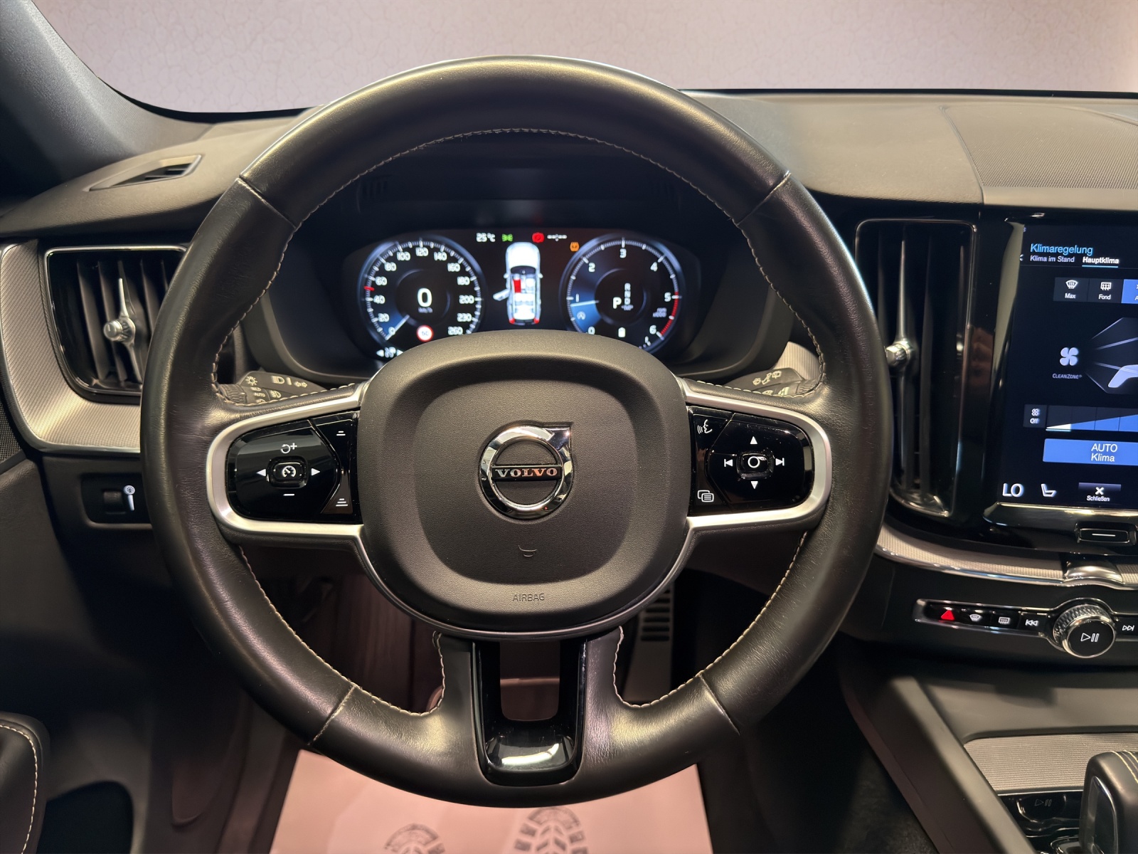 VOLVO XC60 B4 Diesel Mild Hybrid AWD R-Design Geartronic-image-13