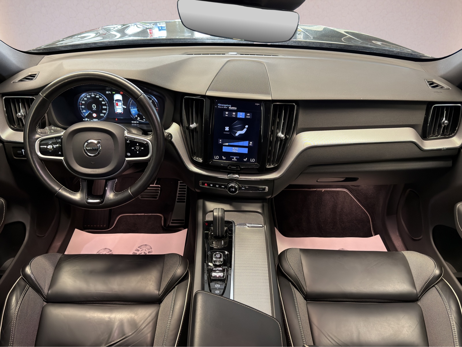 VOLVO XC60 B4 Diesel Mild Hybrid AWD R-Design Geartronic-image-3