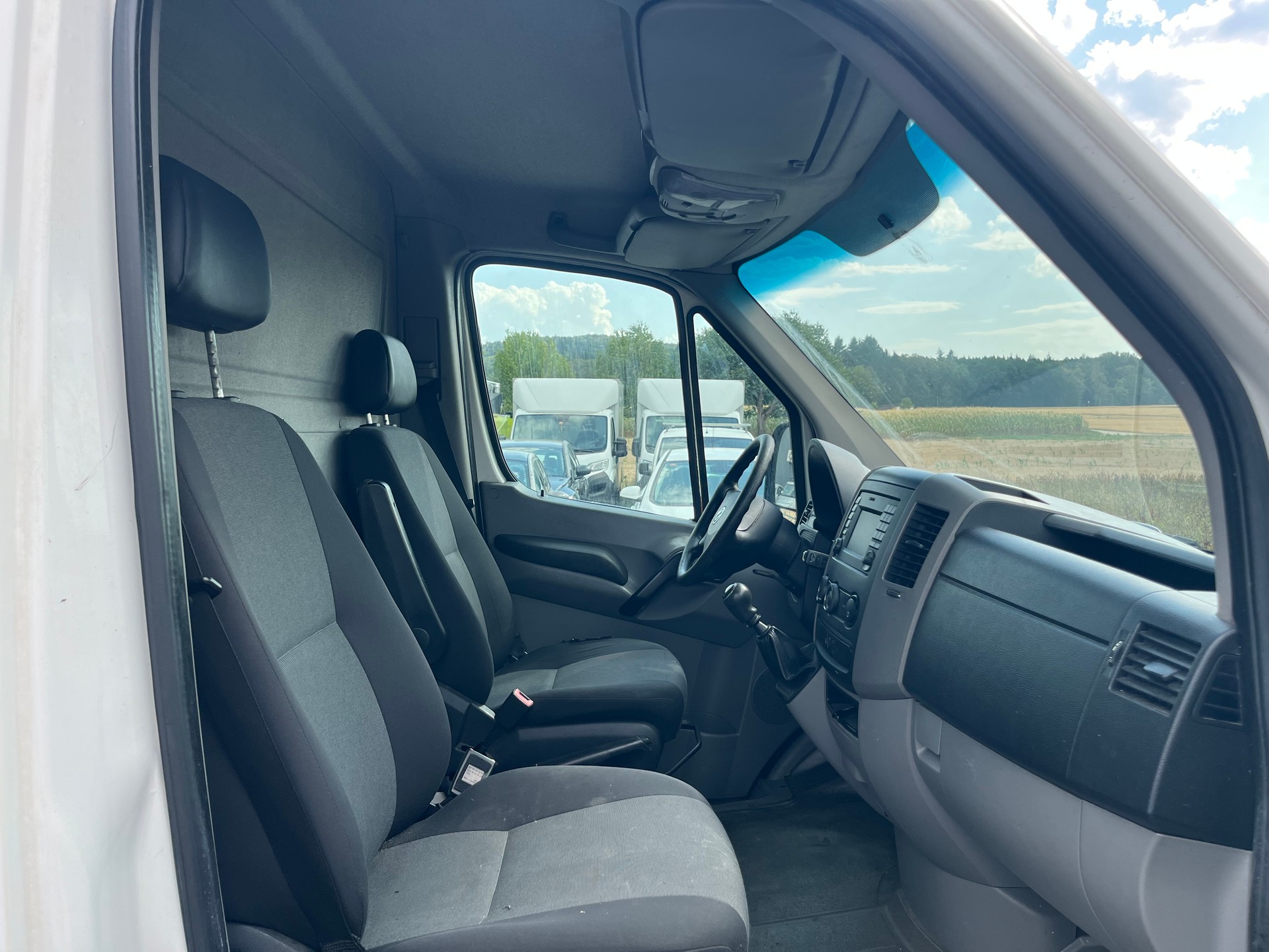 VW Crafter 35 2.0 TDI CR-image-8