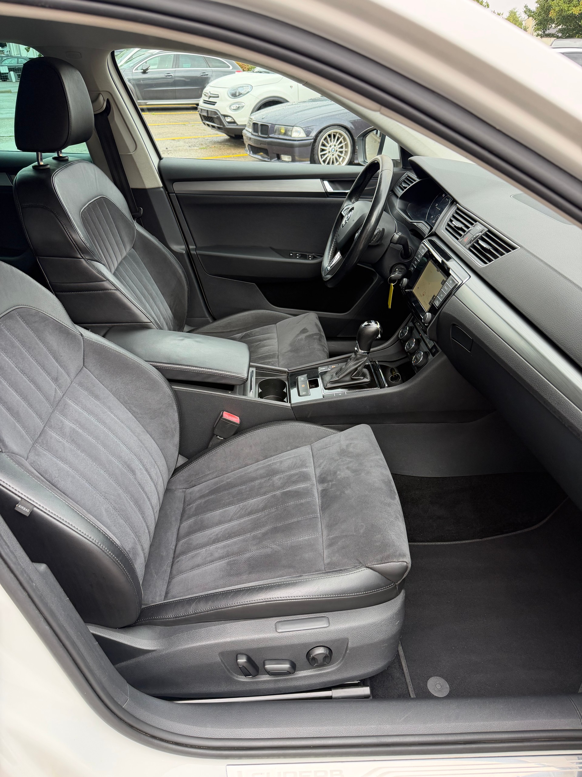 SKODA Superb Combi 2.0 TDi Ambition 4x4 DSG-image-14