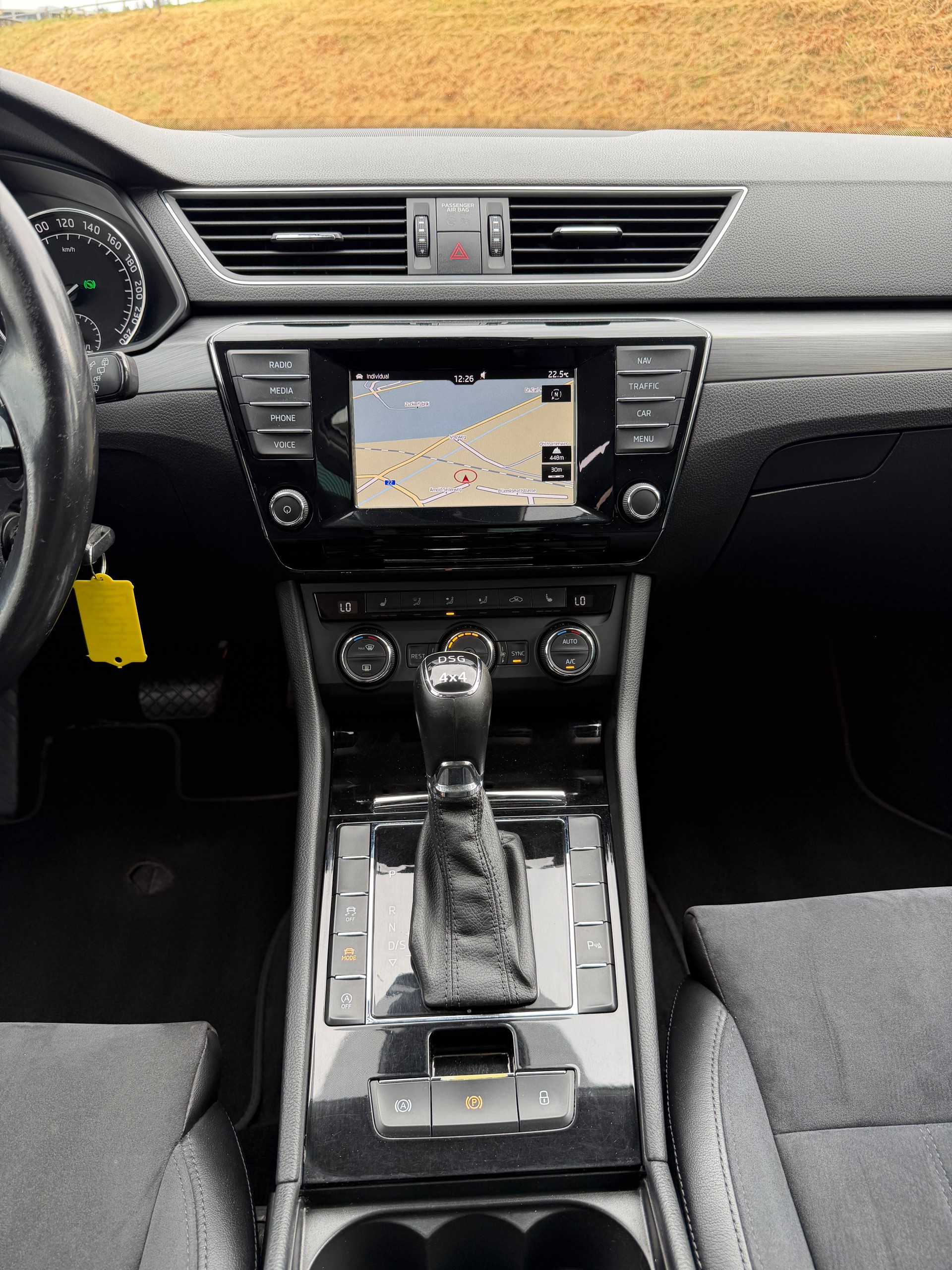 SKODA Superb Combi 2.0 TDi Ambition 4x4 DSG-image-10