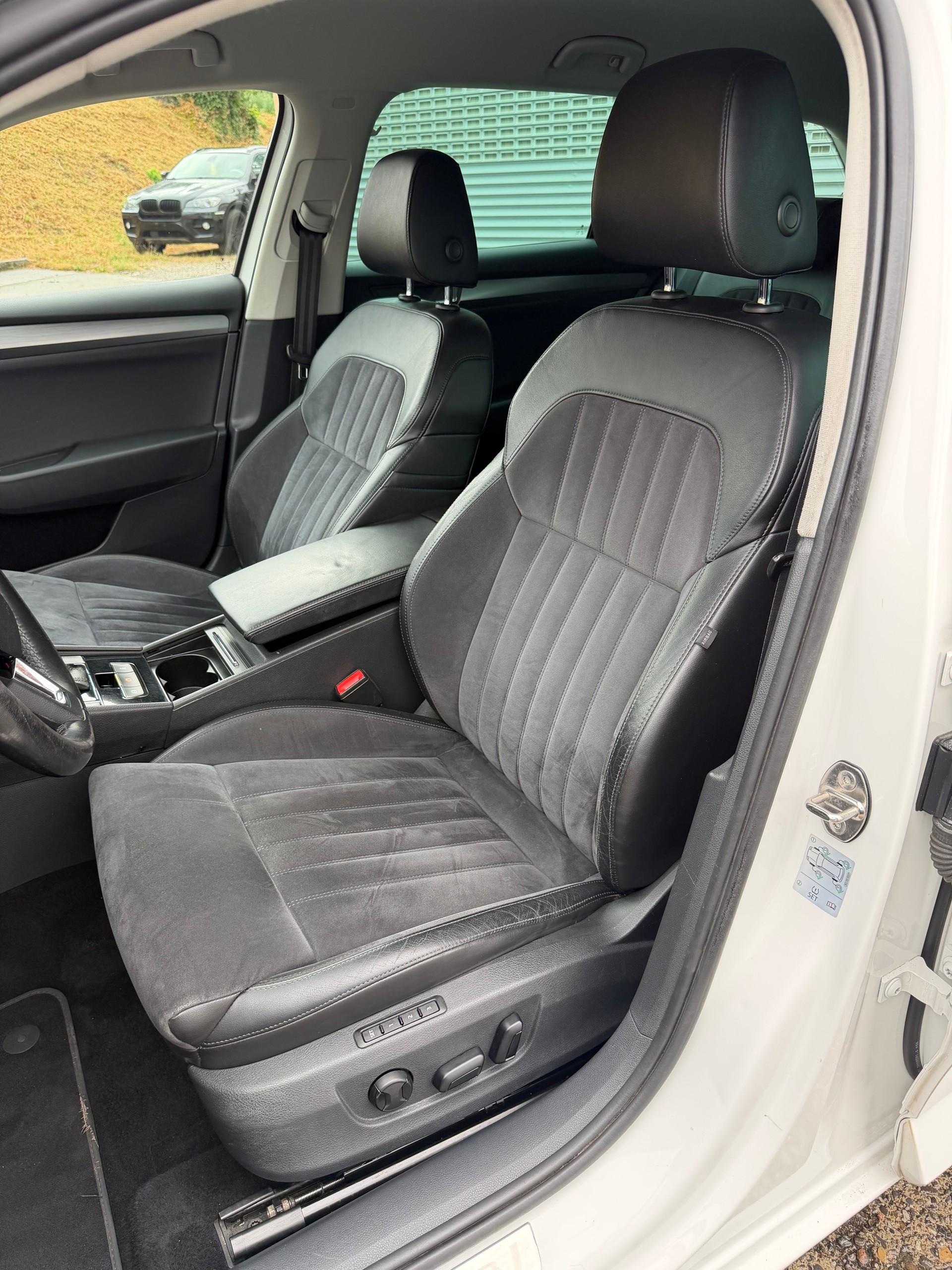 SKODA Superb Combi 2.0 TDi Ambition 4x4 DSG-image-9