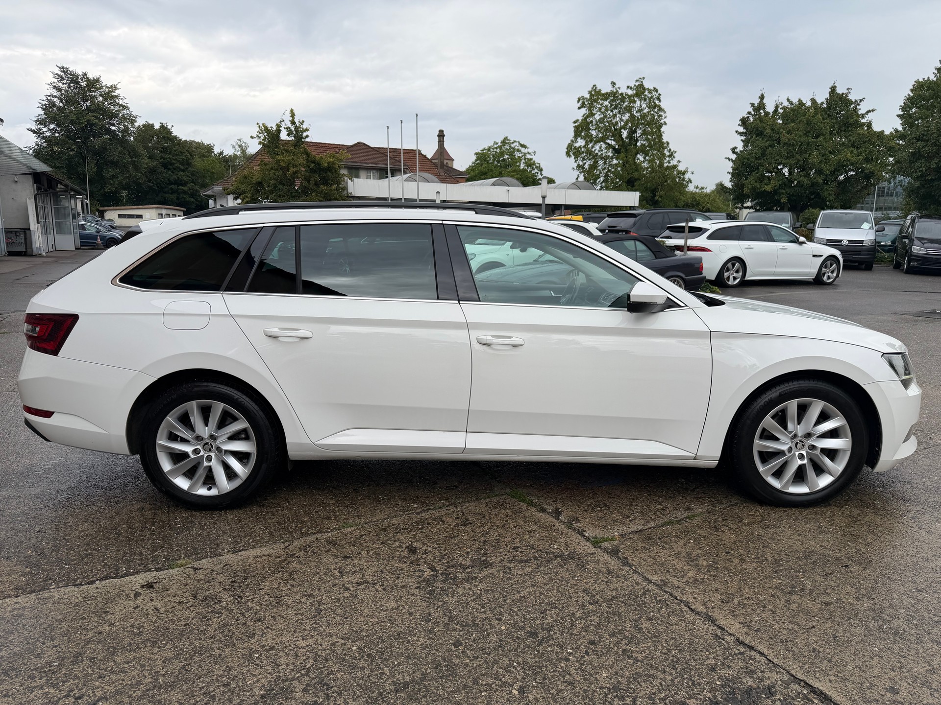 SKODA Superb Combi 2.0 TDi Ambition 4x4 DSG-image-5
