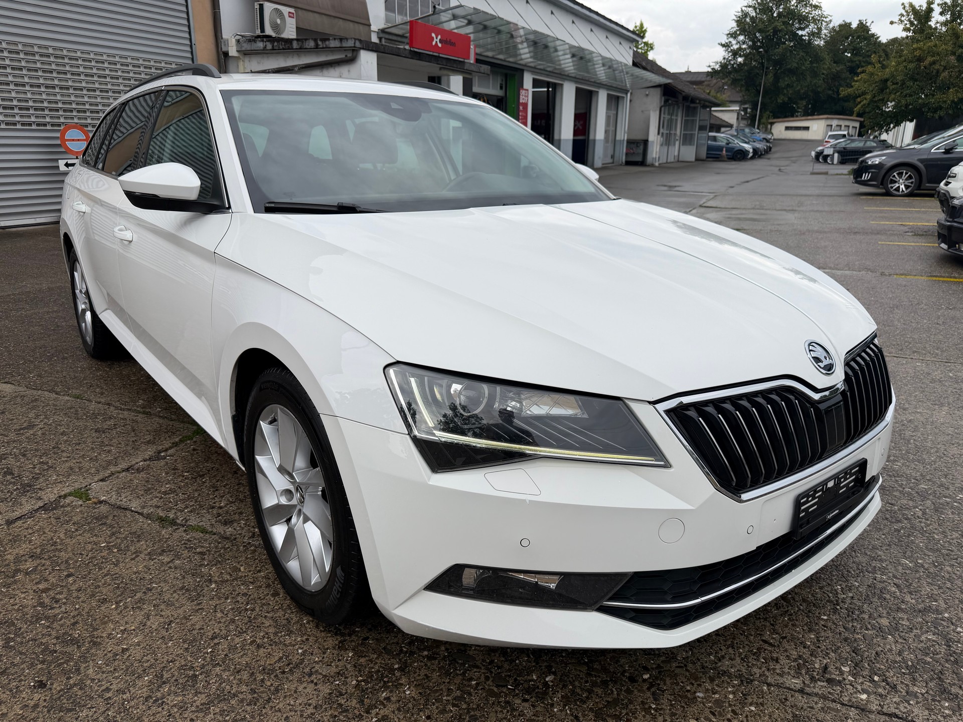 SKODA Superb Combi 2.0 TDi Ambition 4x4 DSG-image-6