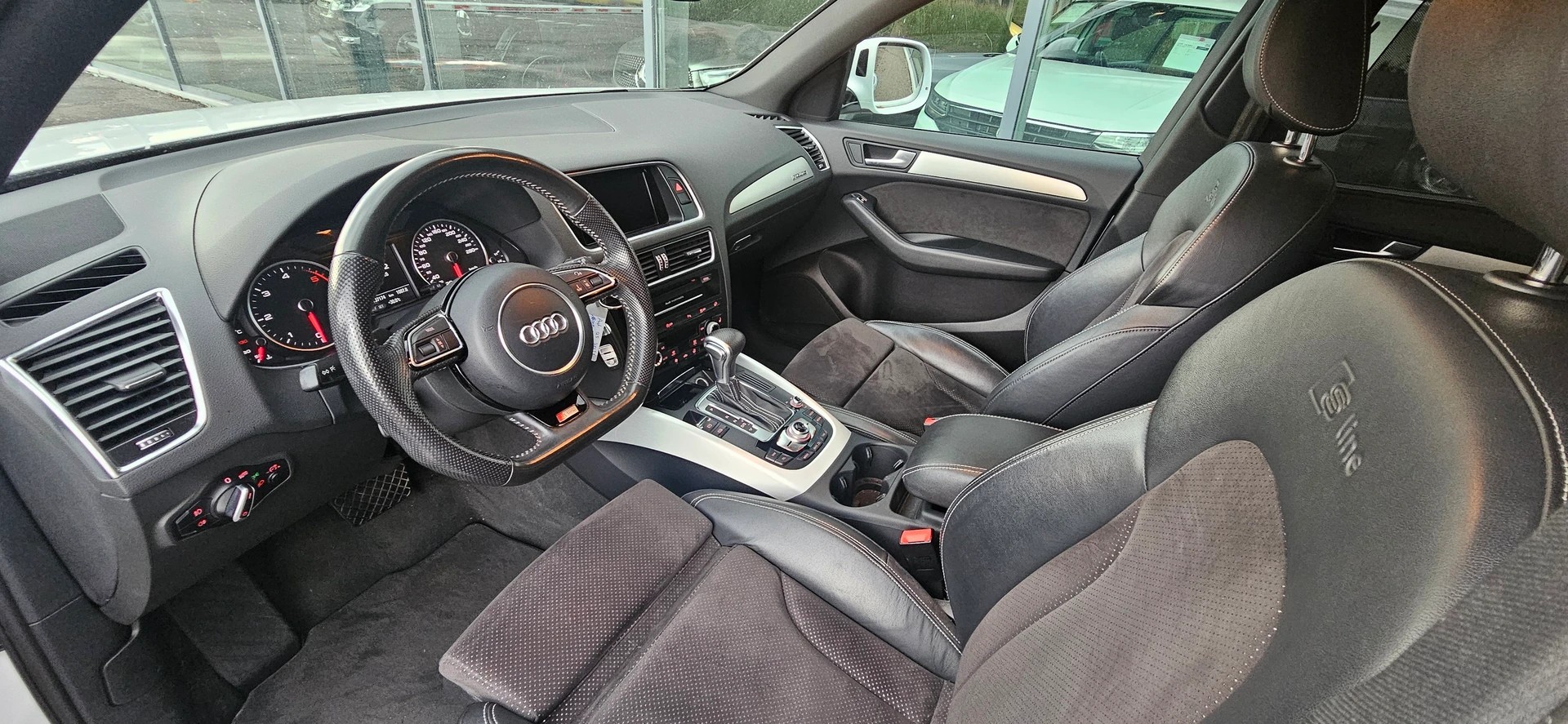 AUDI Q5 2.0 TDI quattro S-tronic-image-5