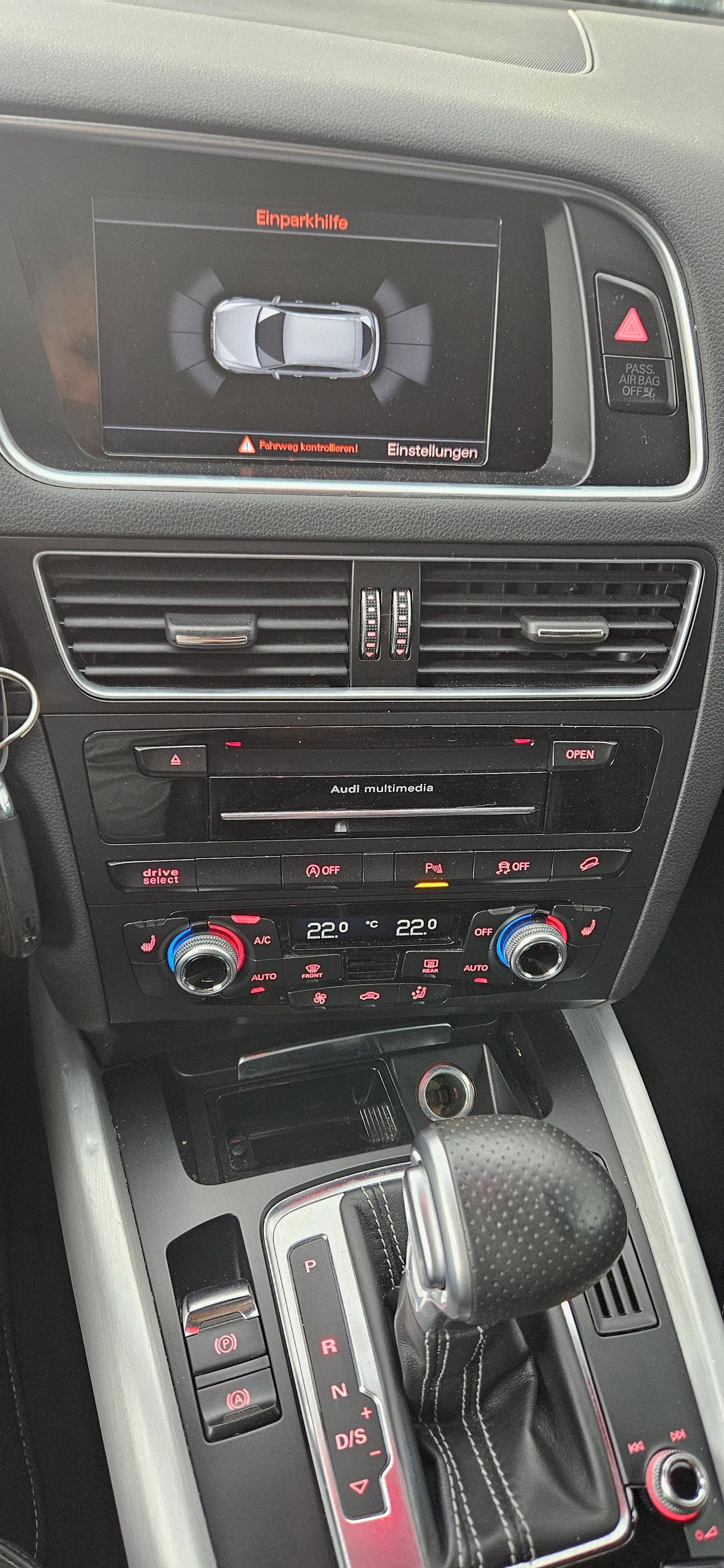 AUDI Q5 2.0 TDI quattro S-tronic-image-11