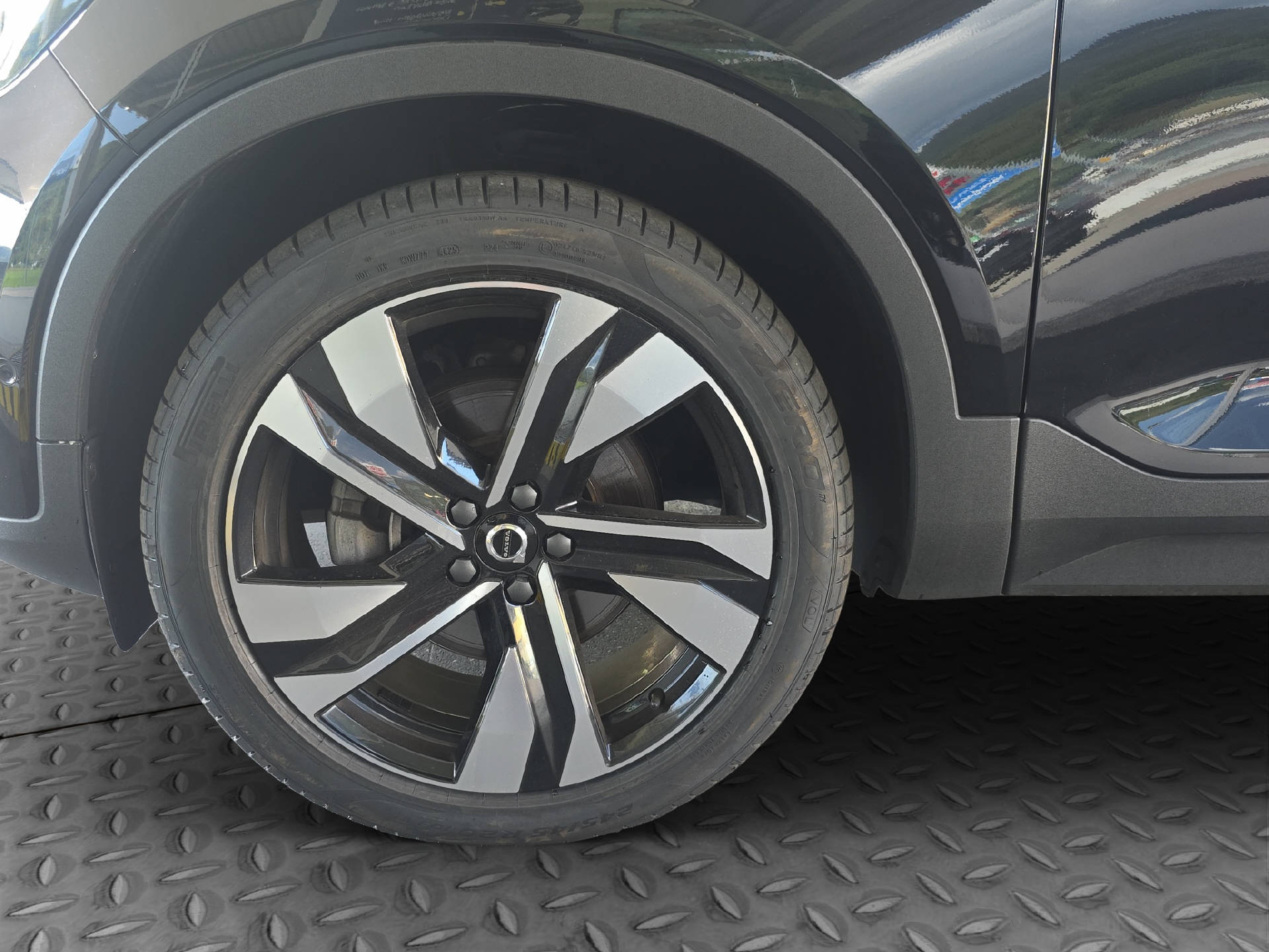 VOLVO XC40 B5 Benzin Mild Hybrid AWD Ultimate Dark Geartronic-image-6