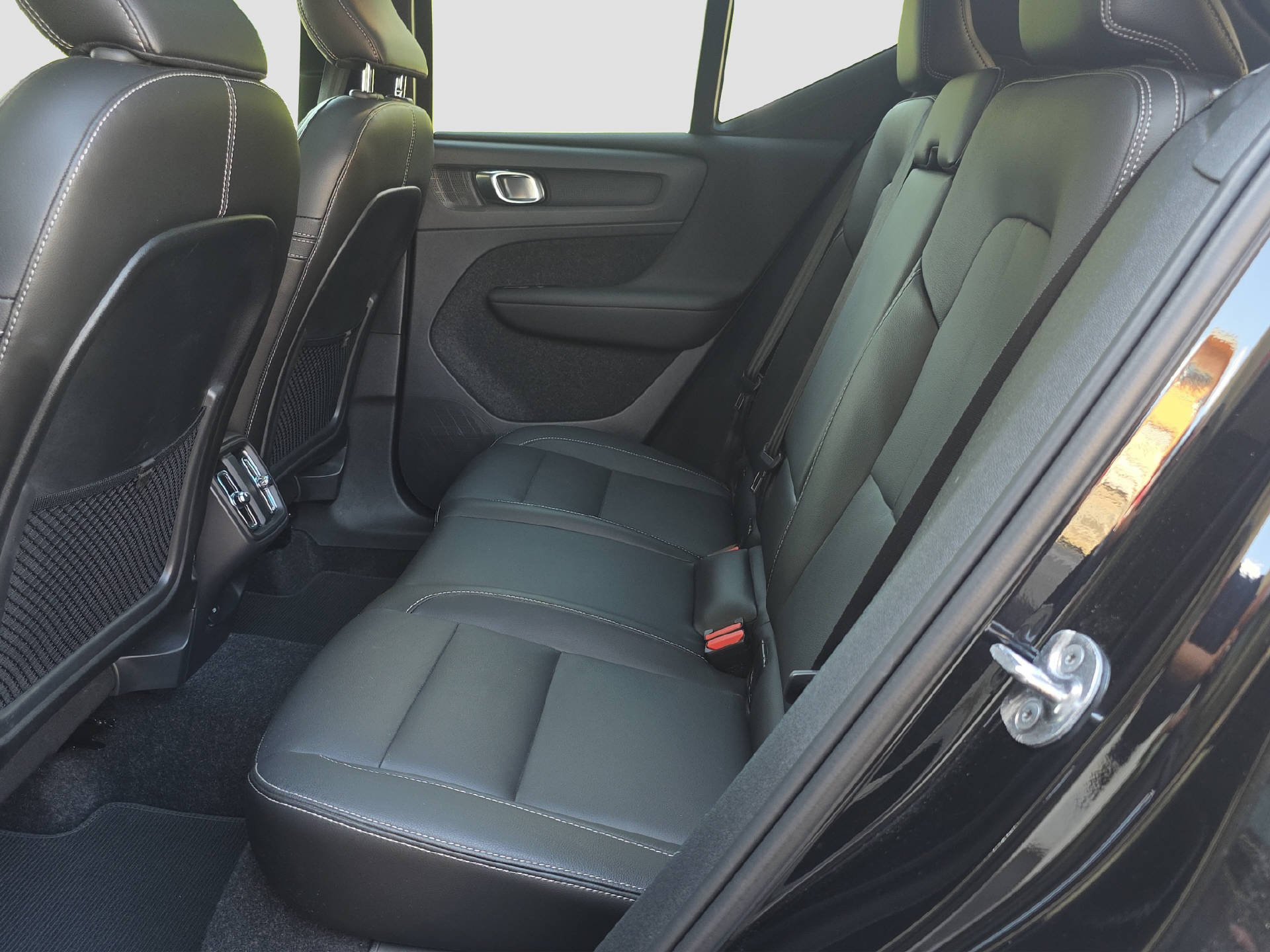 VOLVO XC40 B5 Benzin Mild Hybrid AWD Ultimate Dark Geartronic-image-12