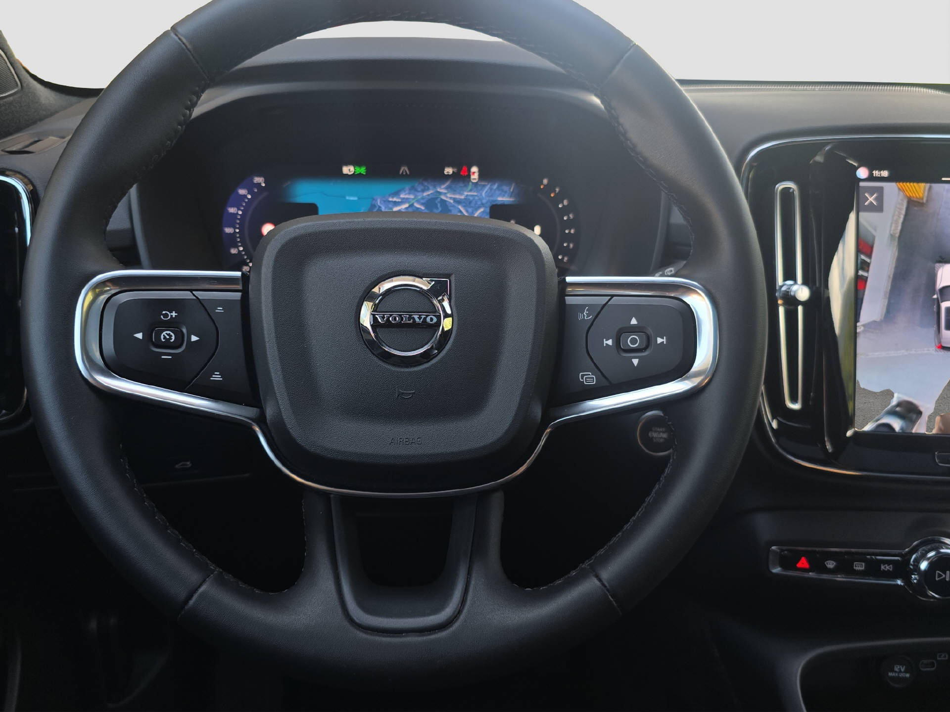VOLVO XC40 B5 Benzin Mild Hybrid AWD Ultimate Dark Geartronic-image-7