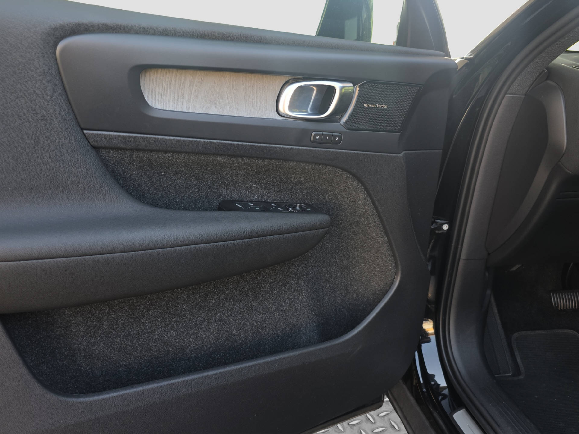 VOLVO XC40 B5 Benzin Mild Hybrid AWD Ultimate Dark Geartronic-image-11