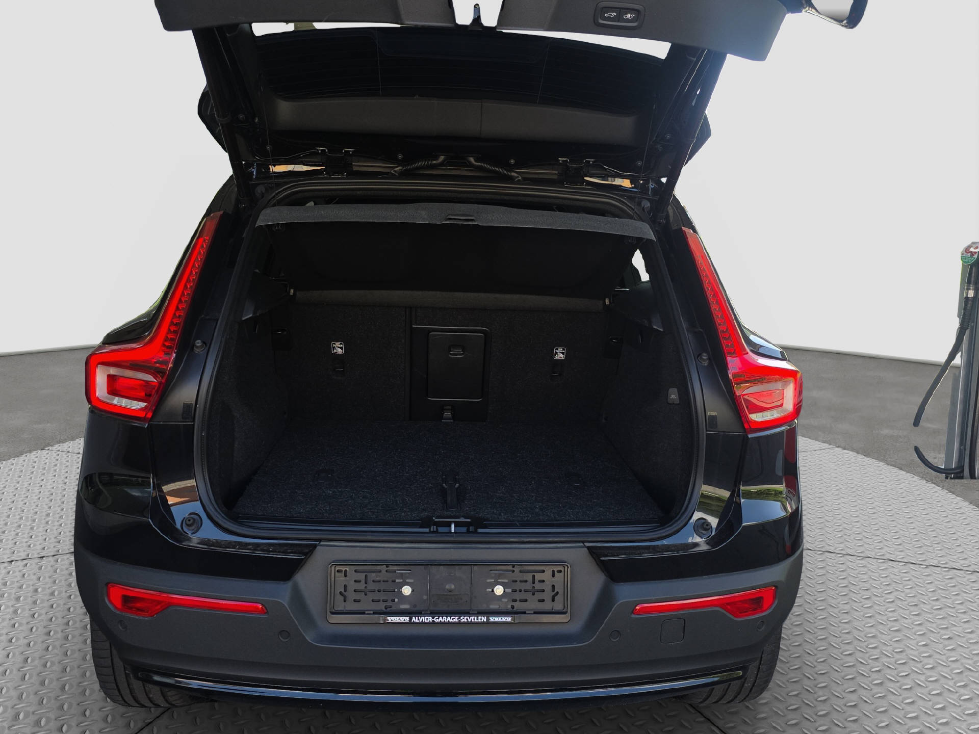 VOLVO XC40 B5 Benzin Mild Hybrid AWD Ultimate Dark Geartronic-image-5