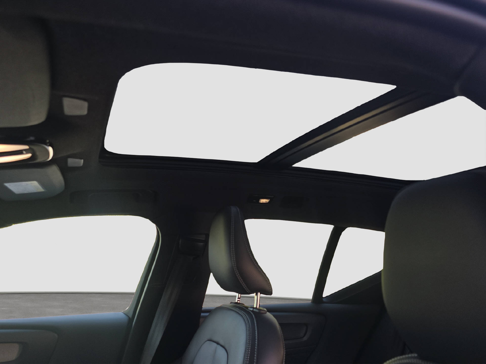VOLVO XC40 B5 Benzin Mild Hybrid AWD Ultimate Dark Geartronic-image-14