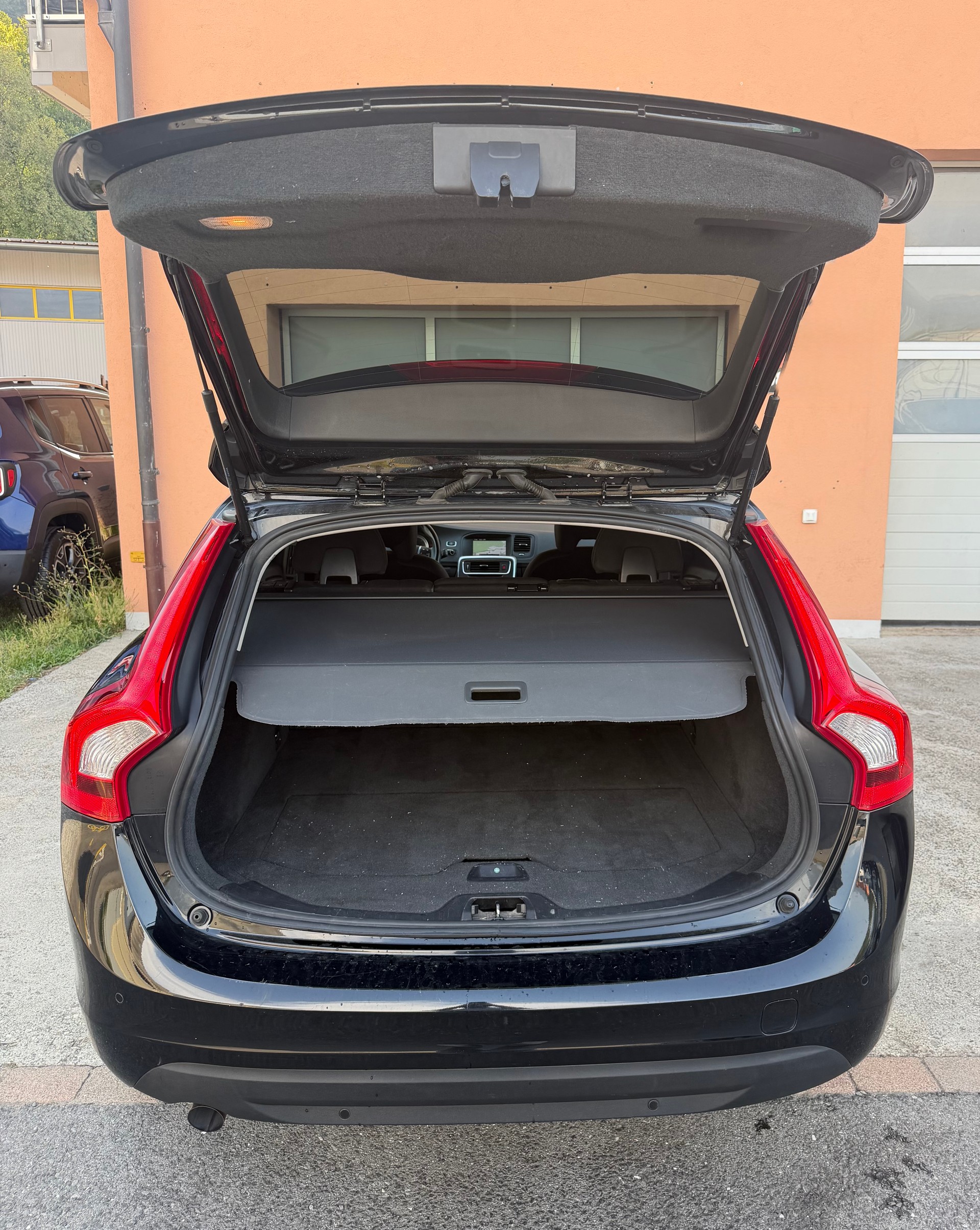 VOLVO V60 D4 Momentum-image-6