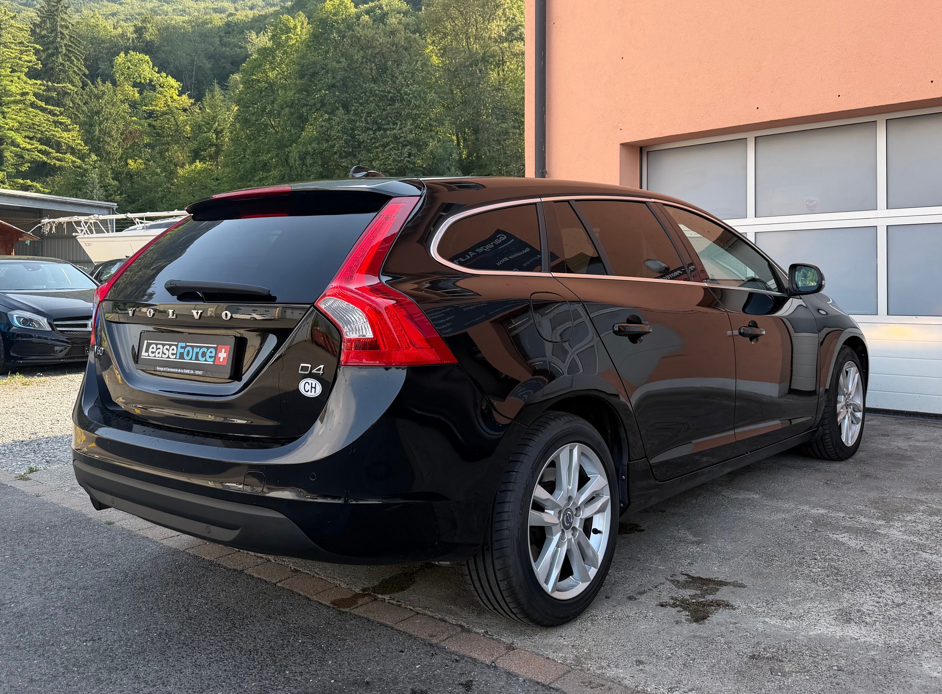 VOLVO V60 D4 Momentum-image-3