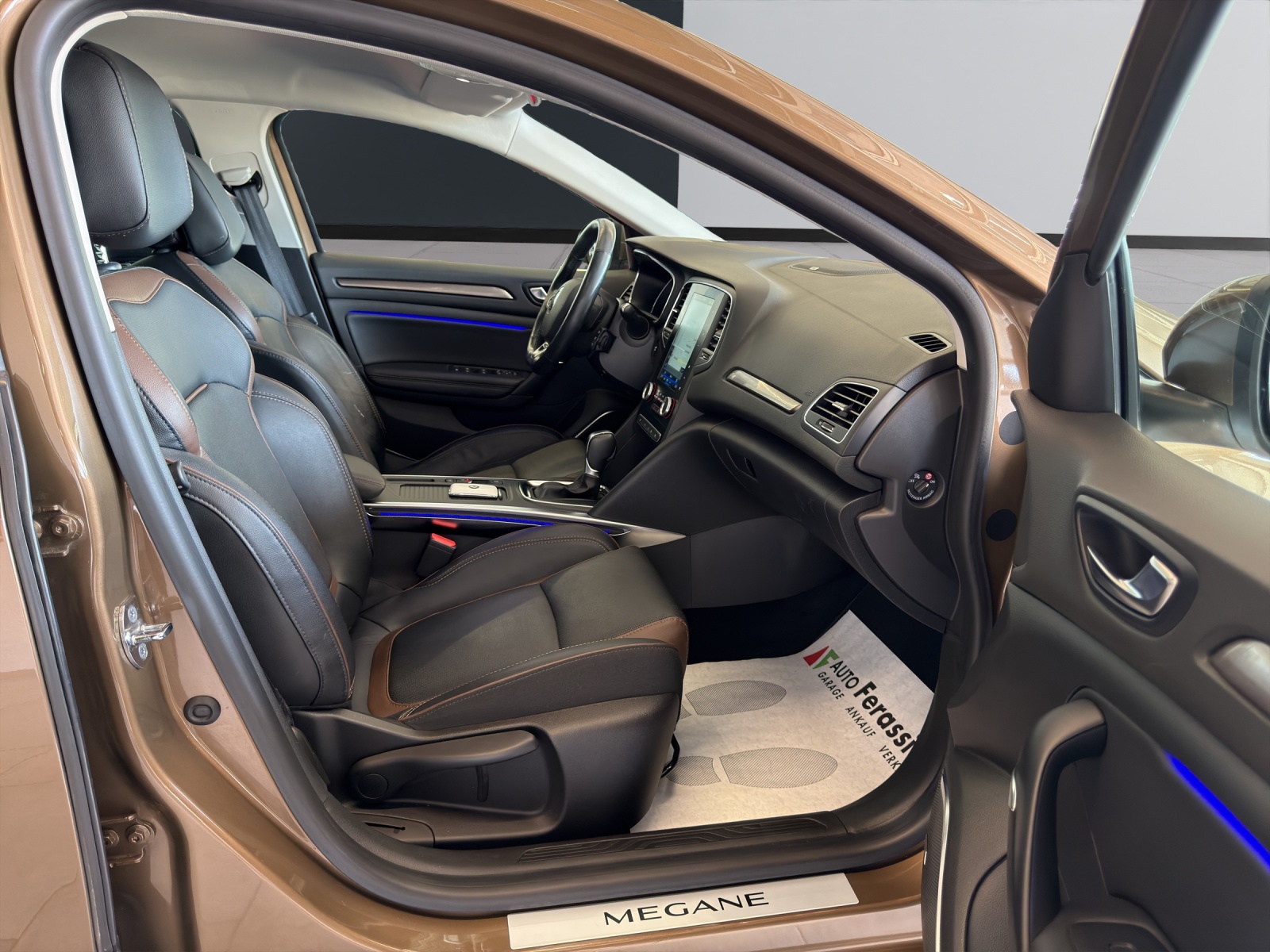 RENAULT Mégane 1.2 16V Turbo Bose EDC-image-17