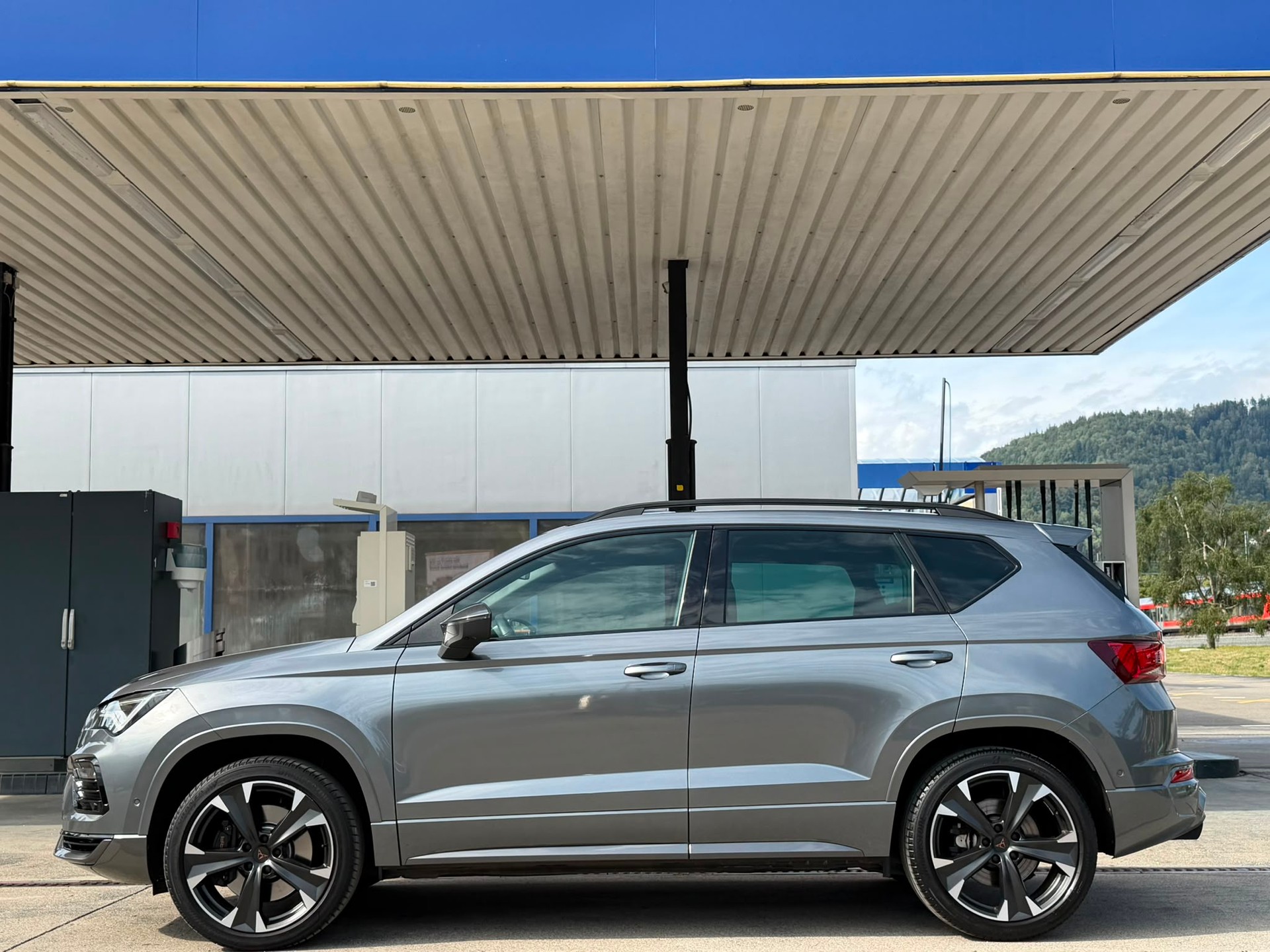 CUPRA Ateca 2.0TSI VZ 4Drive DSG Top Ausgestattet**El. Anhängerkupplung**Assistenzpaket XL**DCC*-image-3