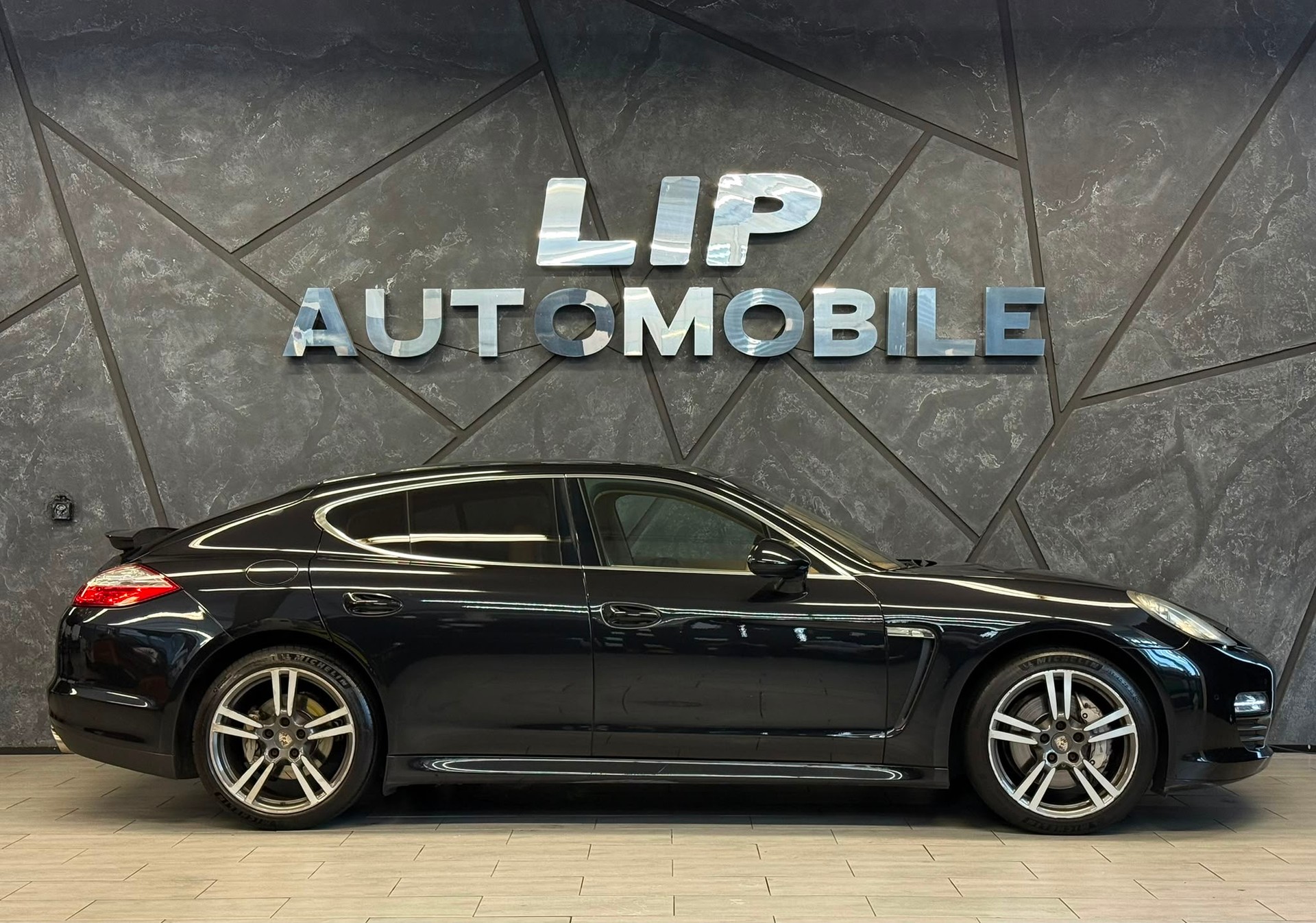 PORSCHE Panamera 4S 4.8 PDK-showroom-element-3