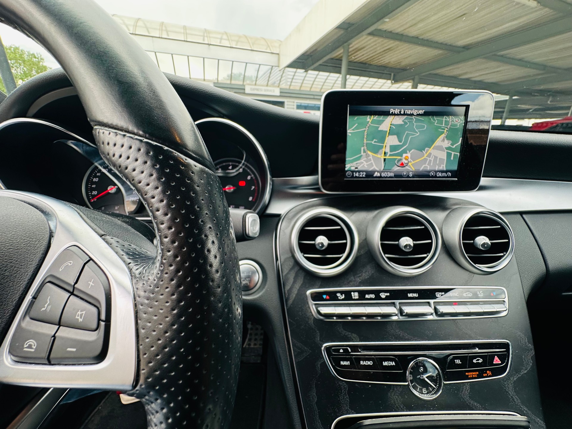 MERCEDES-BENZ C 200 AMG Line 4Matic 7G-Tronic-image-16