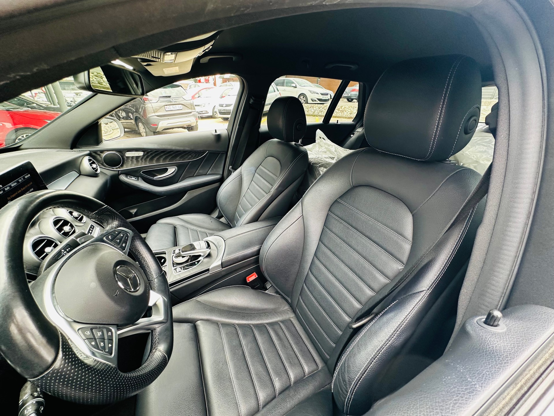 MERCEDES-BENZ C 200 AMG Line 4Matic 7G-Tronic-image-12
