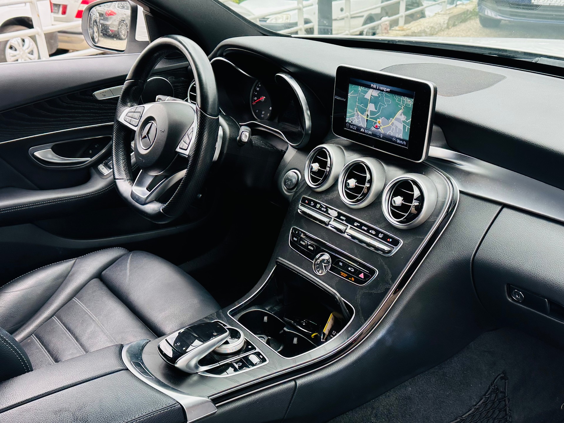 MERCEDES-BENZ C 200 AMG Line 4Matic 7G-Tronic-image-17