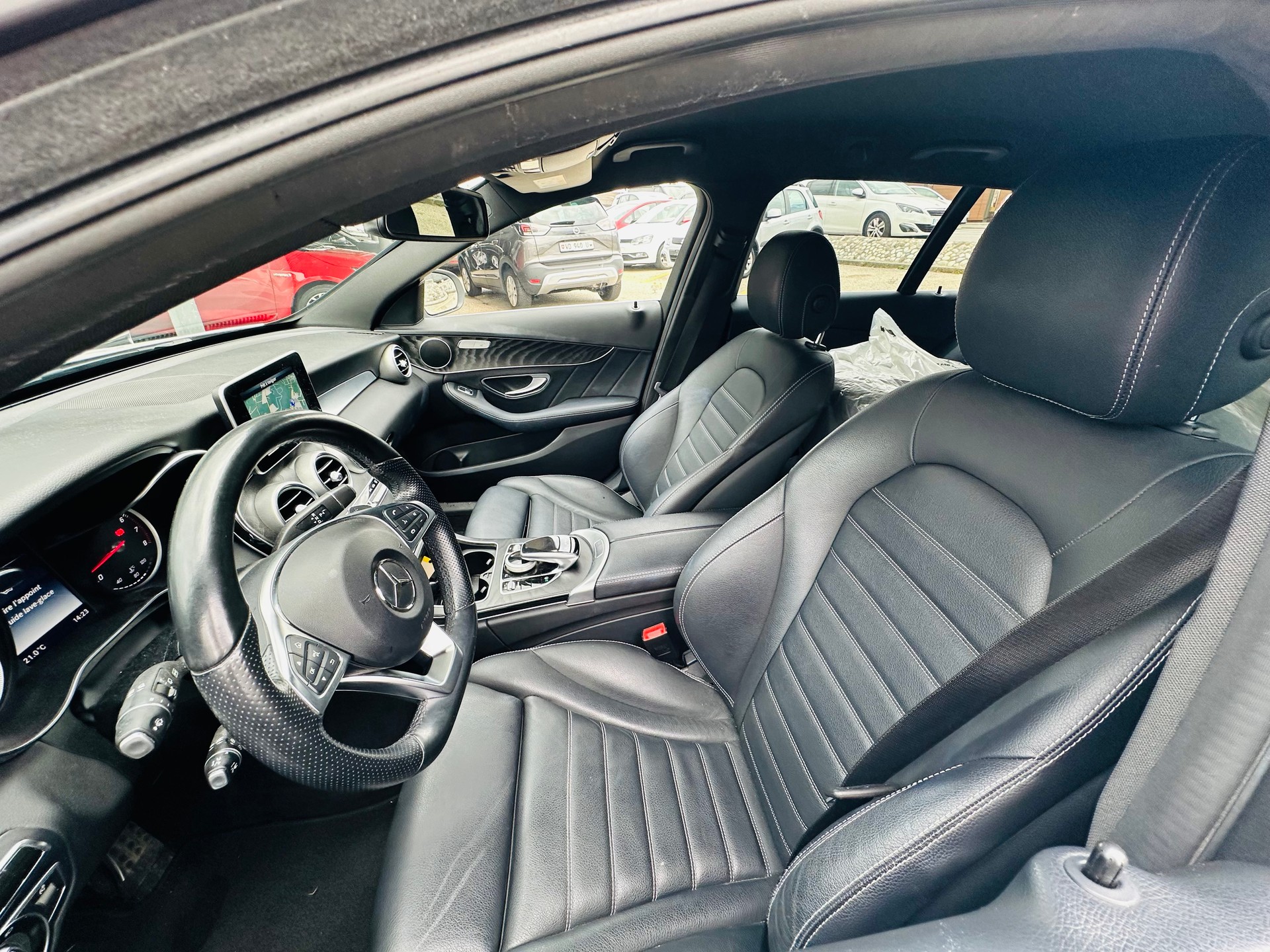 MERCEDES-BENZ C 200 AMG Line 4Matic 7G-Tronic-image-13