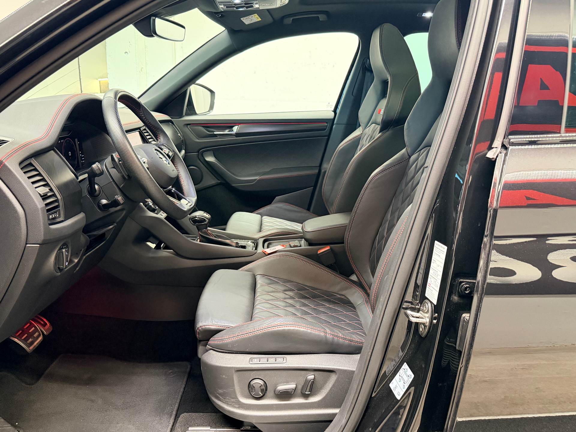 SKODA Kodiaq 2.0 TSI 4x4 RS-image-12