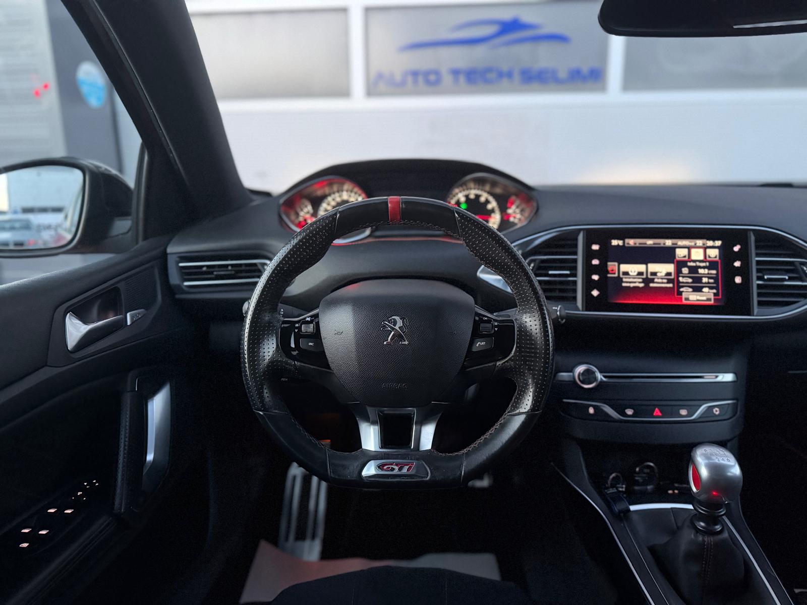 PEUGEOT 308 1.6 GTi-image-9